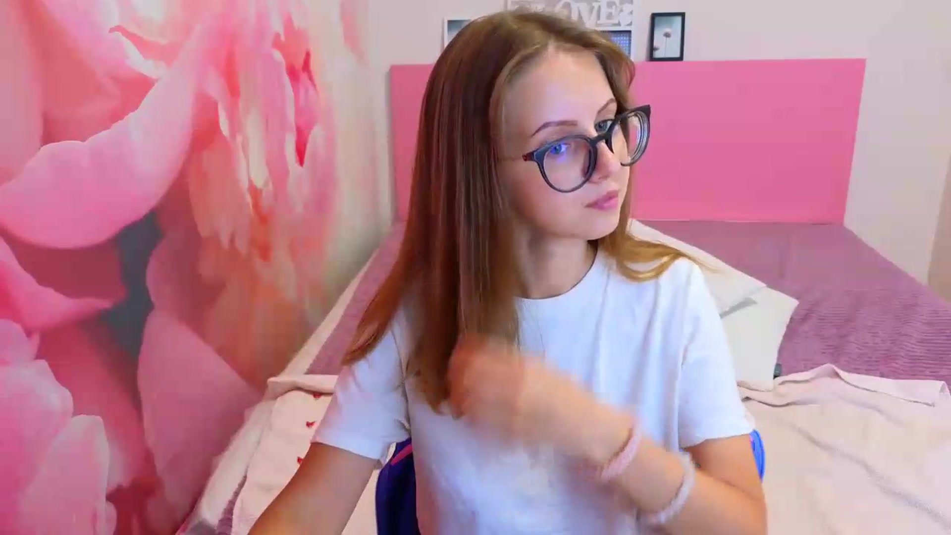 Gallery image thumbnail from Kristina_Adel's myfreecams stream on, 08/20/2026, 10:47 image 11 of 20