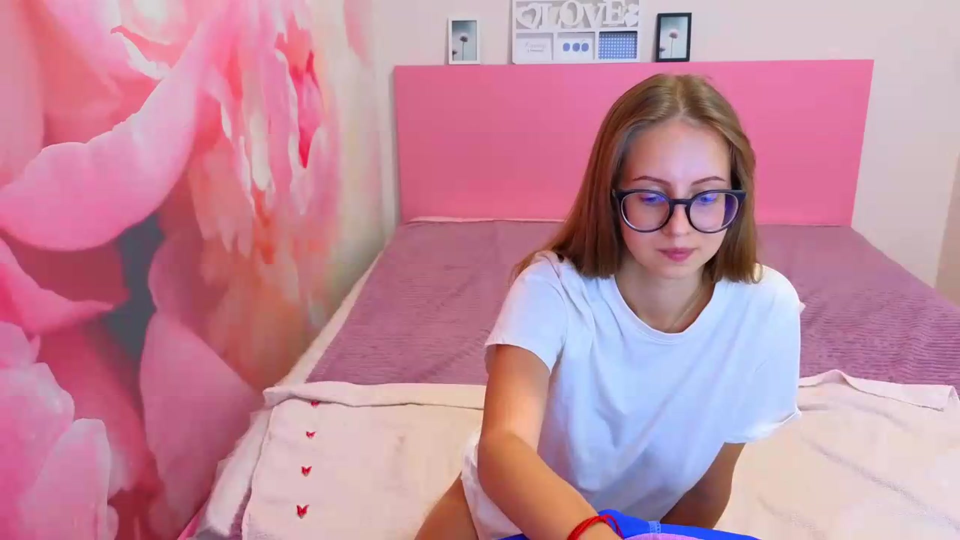 Gallery image thumbnail from Kristina_Adel's myfreecams stream on, 08/20/2026, 10:47 image 15 of 20