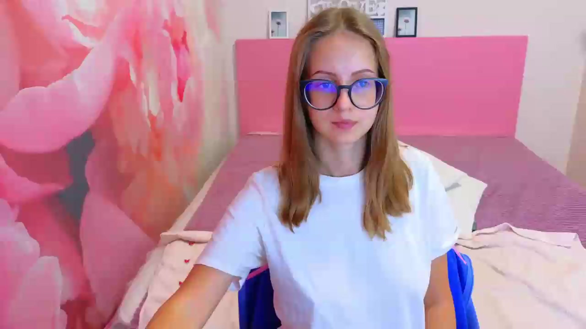 Gallery image thumbnail from Kristina_Adel's myfreecams stream on, 08/20/2026, 10:47 image 1 of 20