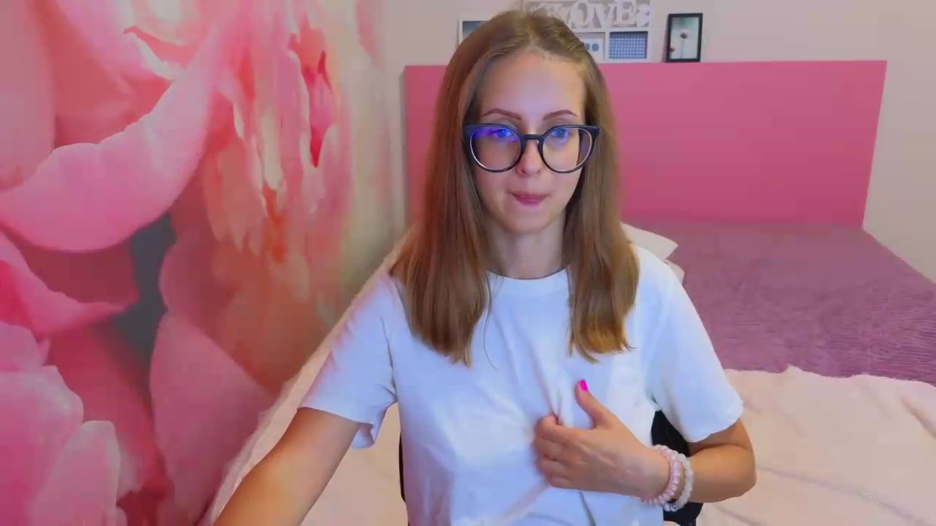 Gallery image thumbnail from Kristina_Adel's myfreecams stream on, 08/26/2026, 09:20 image 16 of 20