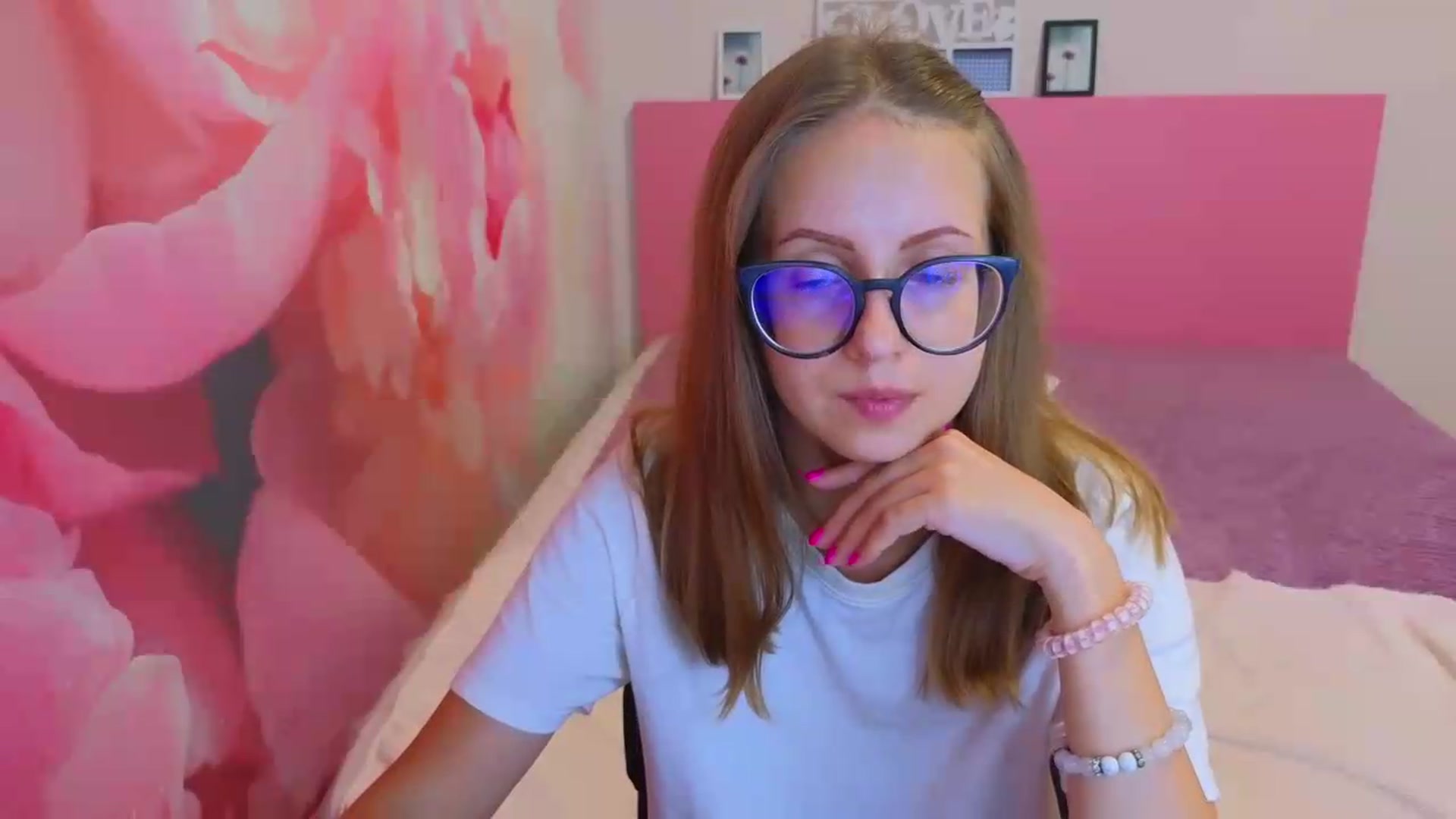 Gallery image thumbnail from Kristina_Adel's myfreecams stream on, 08/26/2026, 09:20 image 18 of 20