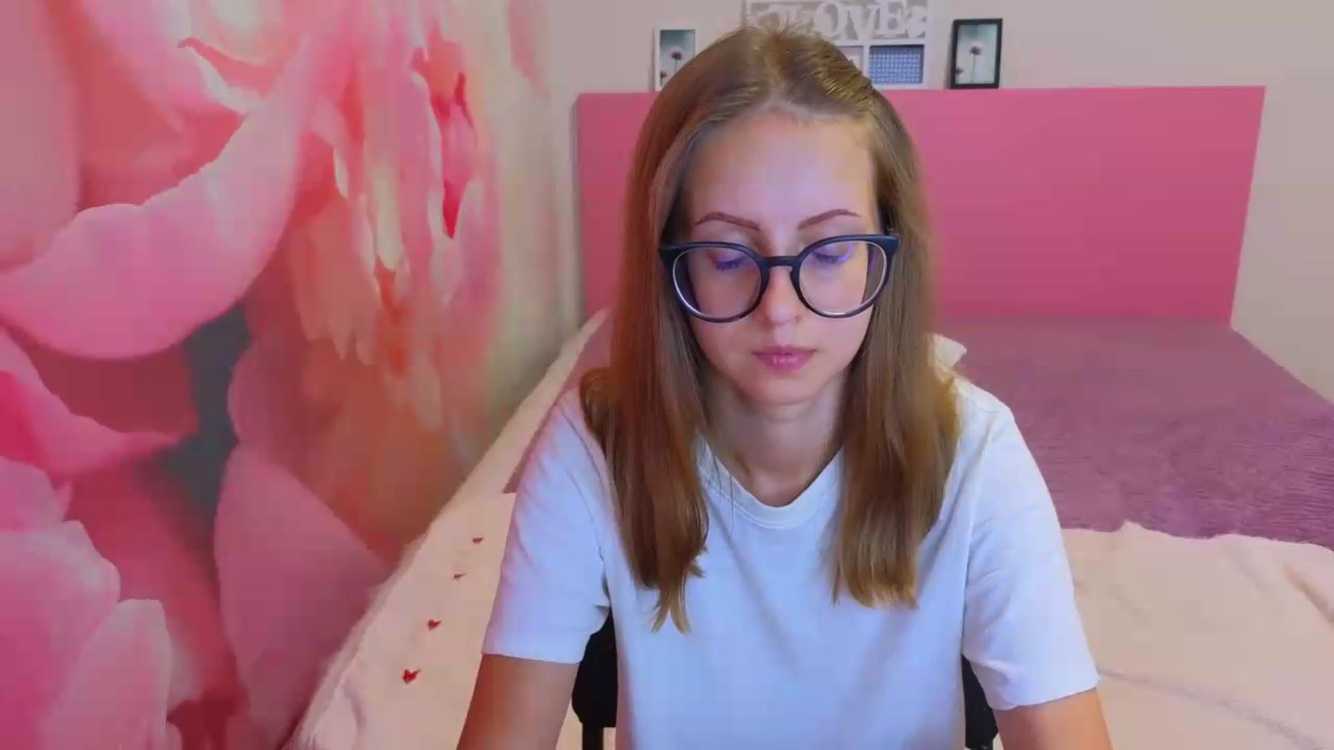 Gallery image thumbnail from Kristina_Adel's myfreecams stream on, 08/26/2026, 09:20 image 17 of 20