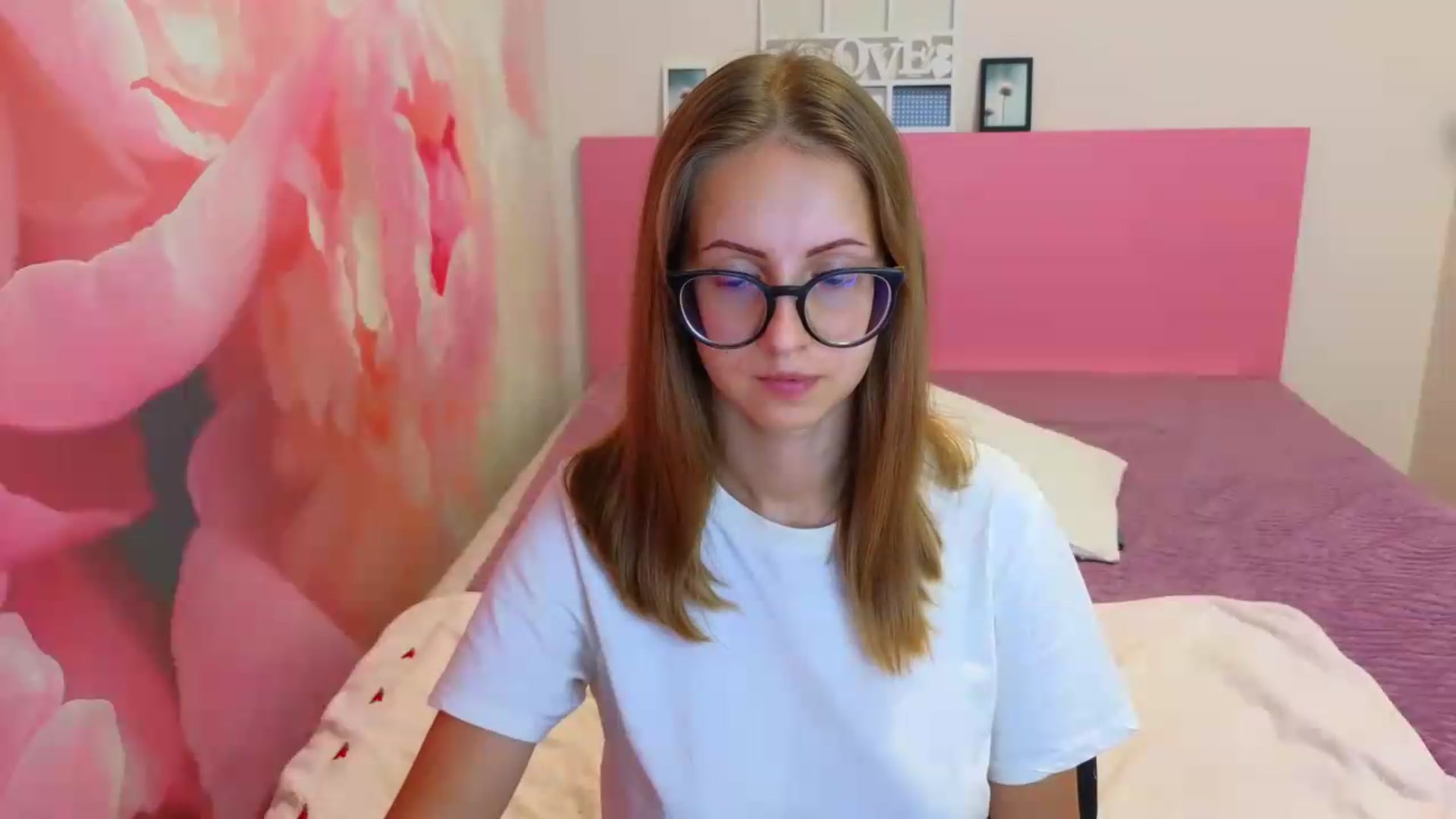 Gallery image thumbnail from Kristina_Adel's myfreecams stream on, 08/31/2026, 09:20 image 16 of 20