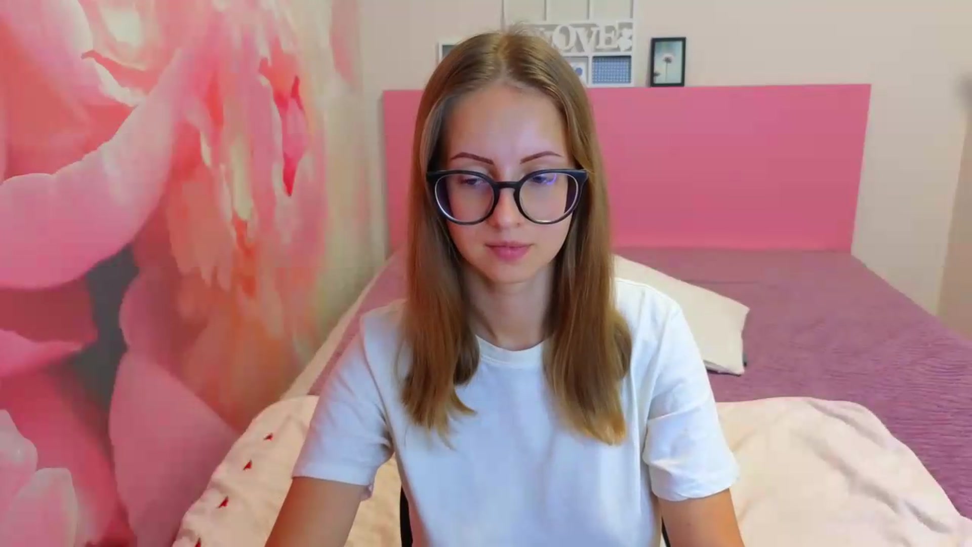 Gallery image thumbnail from Kristina_Adel's myfreecams stream on, 08/31/2026, 09:20 image 3 of 20