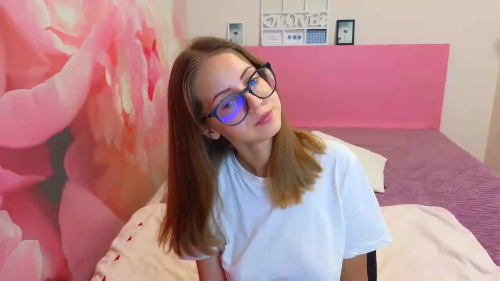 Gallery image thumbnail from Kristina_Adel's myfreecams stream on, 08/31/2026, 09:20 image 13 of 20