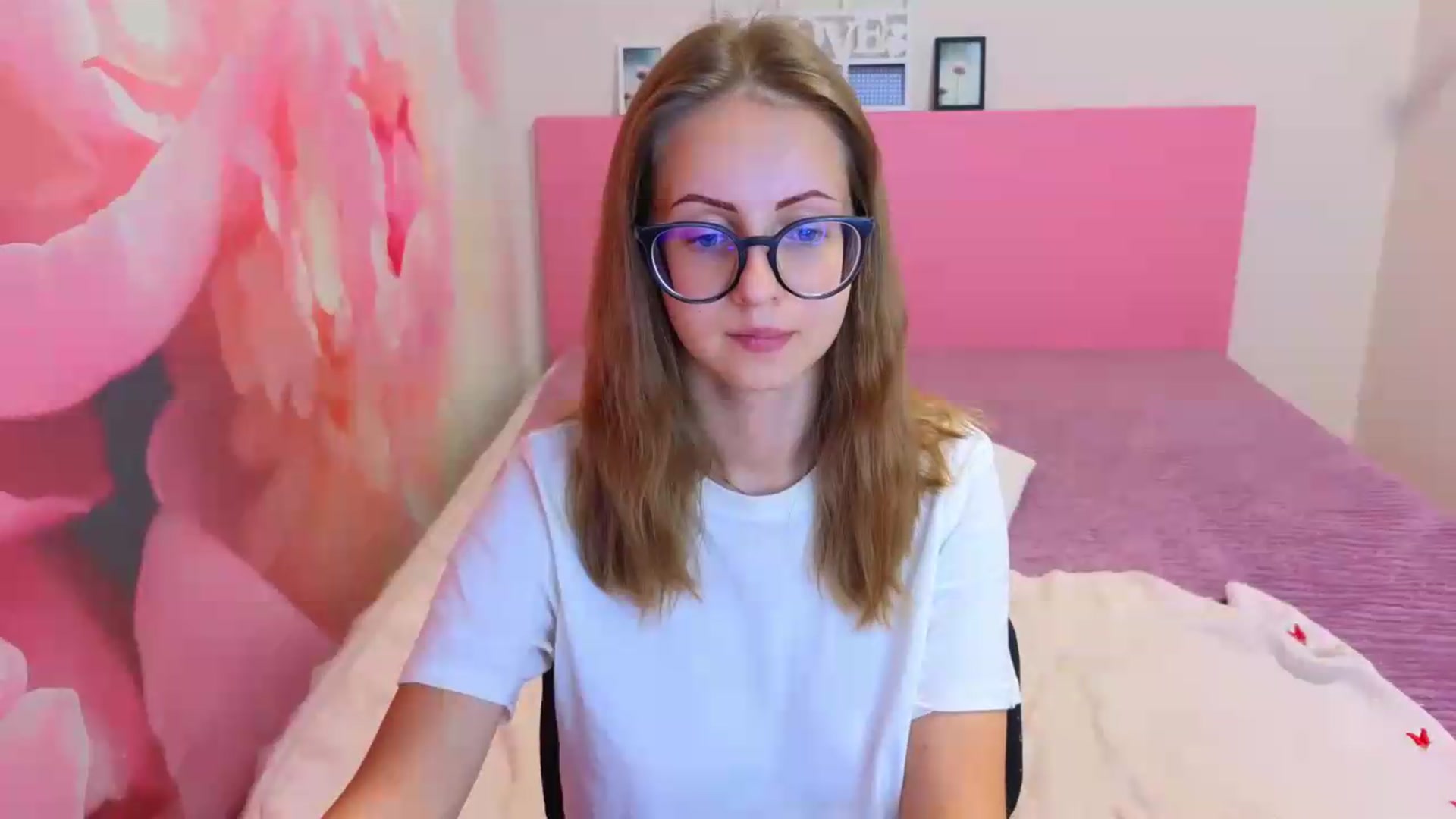 Gallery image thumbnail from Kristina_Adel's myfreecams stream on, 09/01/2026, 10:54 image 17 of 20