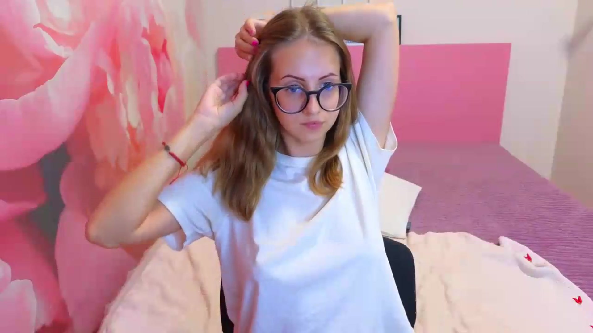 Gallery image thumbnail from Kristina_Adel's myfreecams stream on, 09/01/2026, 10:54 image 18 of 20