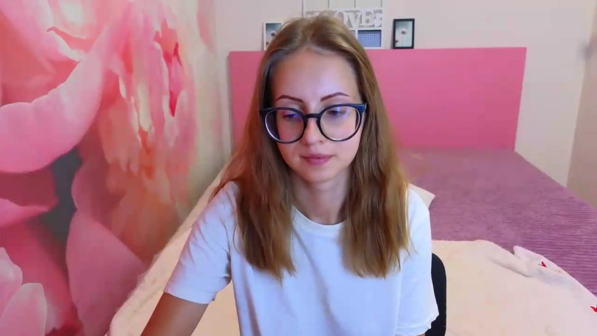 Gallery image thumbnail from Kristina_Adel's myfreecams stream on, 09/01/2026, 10:54 image 2 of 20
