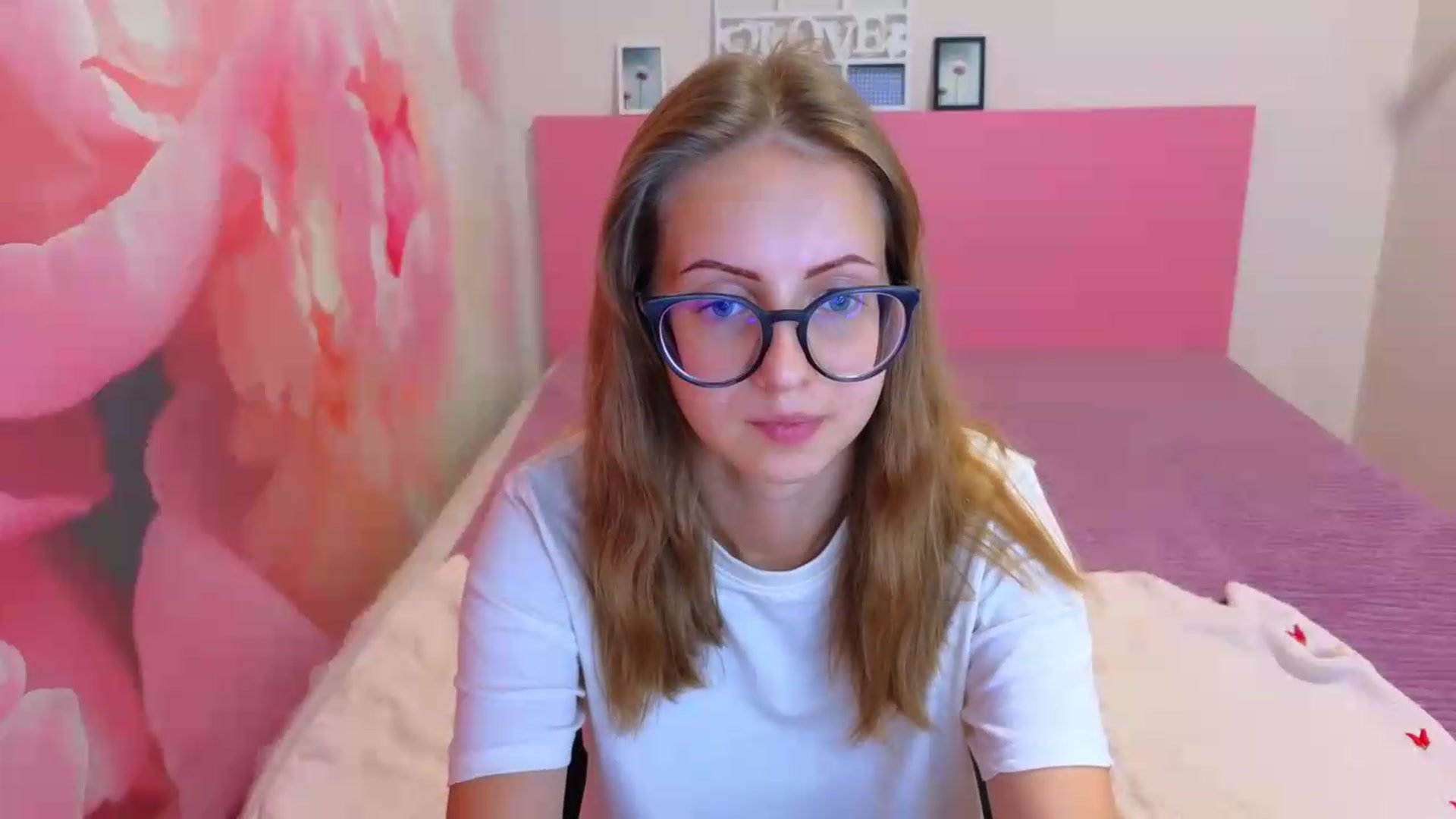 Gallery image thumbnail from Kristina_Adel's myfreecams stream on, 09/01/2026, 10:54 image 19 of 20