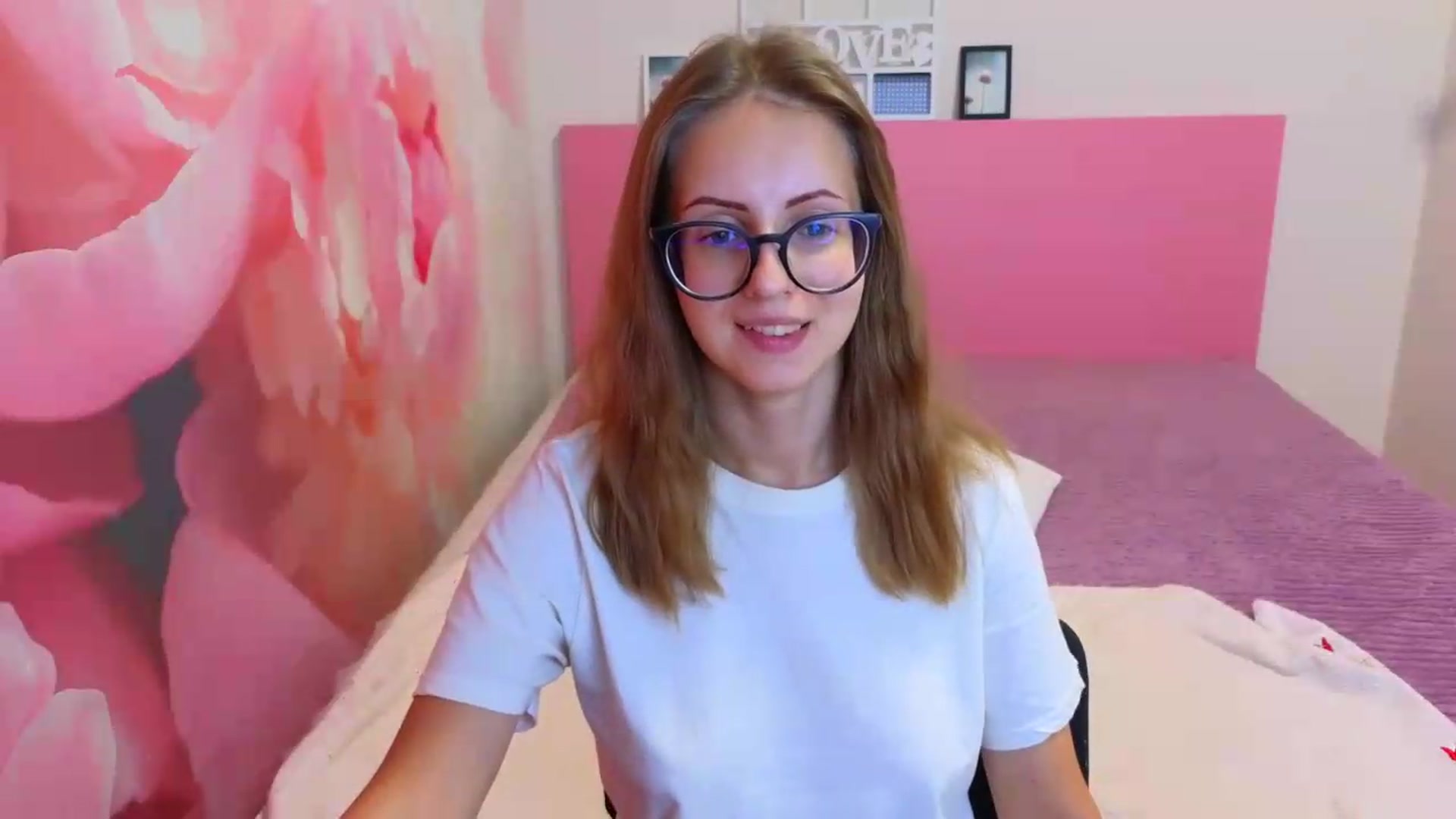 Gallery image thumbnail from Kristina_Adel's myfreecams stream on, 09/01/2026, 10:54 image 3 of 20