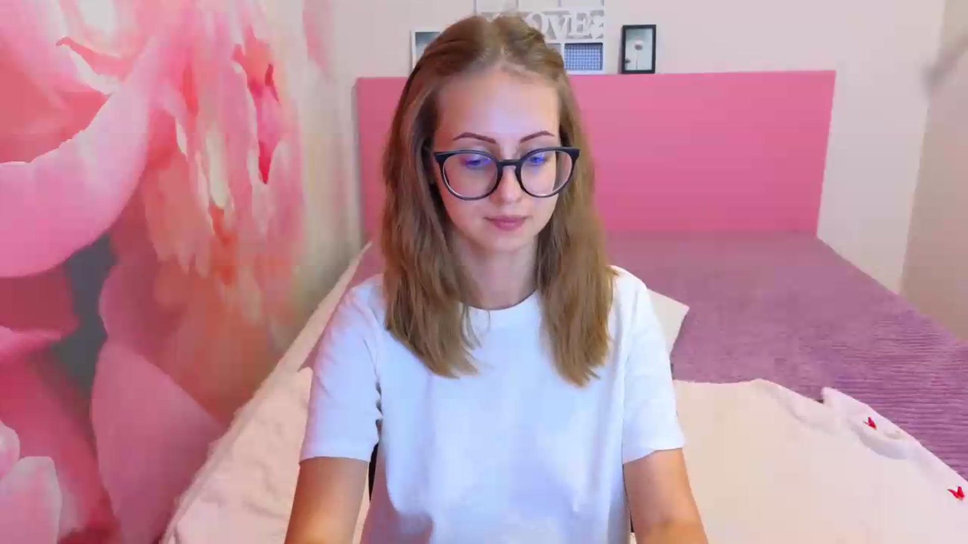 Gallery image thumbnail from Kristina_Adel's myfreecams stream on, 09/01/2026, 10:54 image 11 of 20