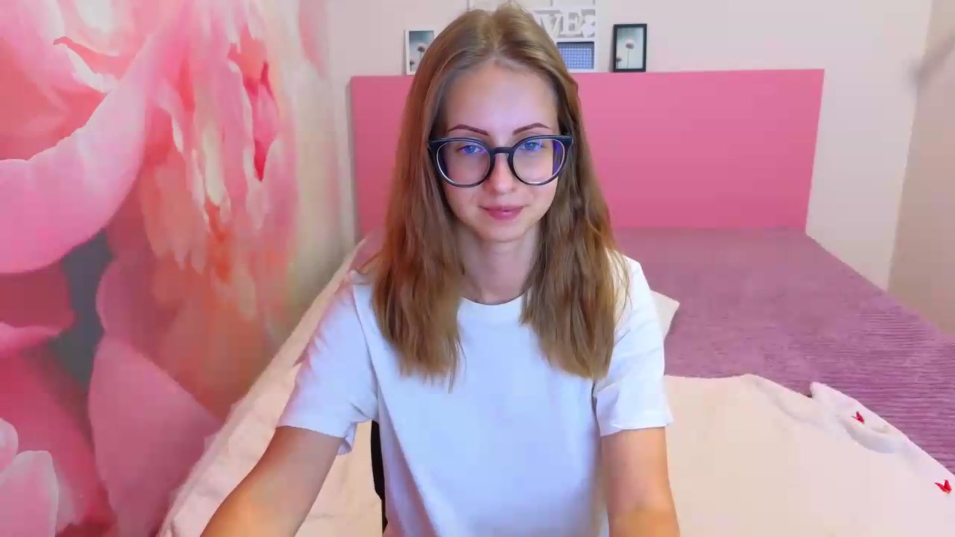 Gallery image thumbnail from Kristina_Adel's myfreecams stream on, 09/01/2026, 10:54 image 10 of 20
