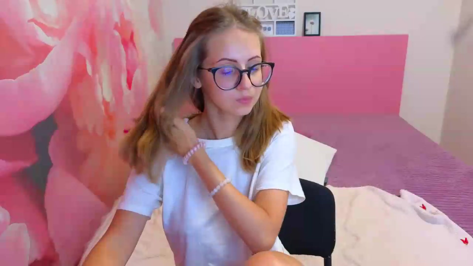 Gallery image thumbnail from Kristina_Adel's myfreecams stream on, 09/01/2026, 10:54 image 12 of 20