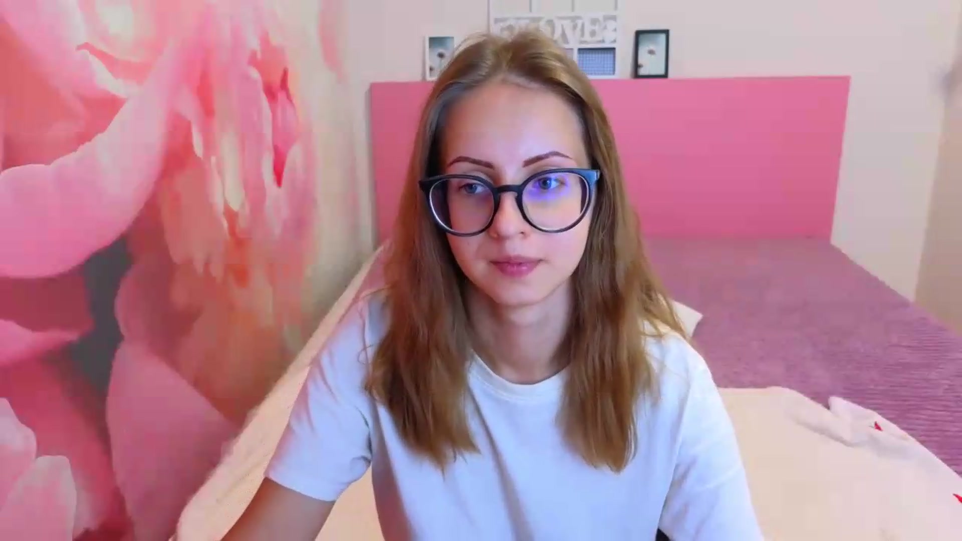 Gallery image thumbnail from Kristina_Adel's myfreecams stream on, 09/01/2026, 10:54 image 4 of 20