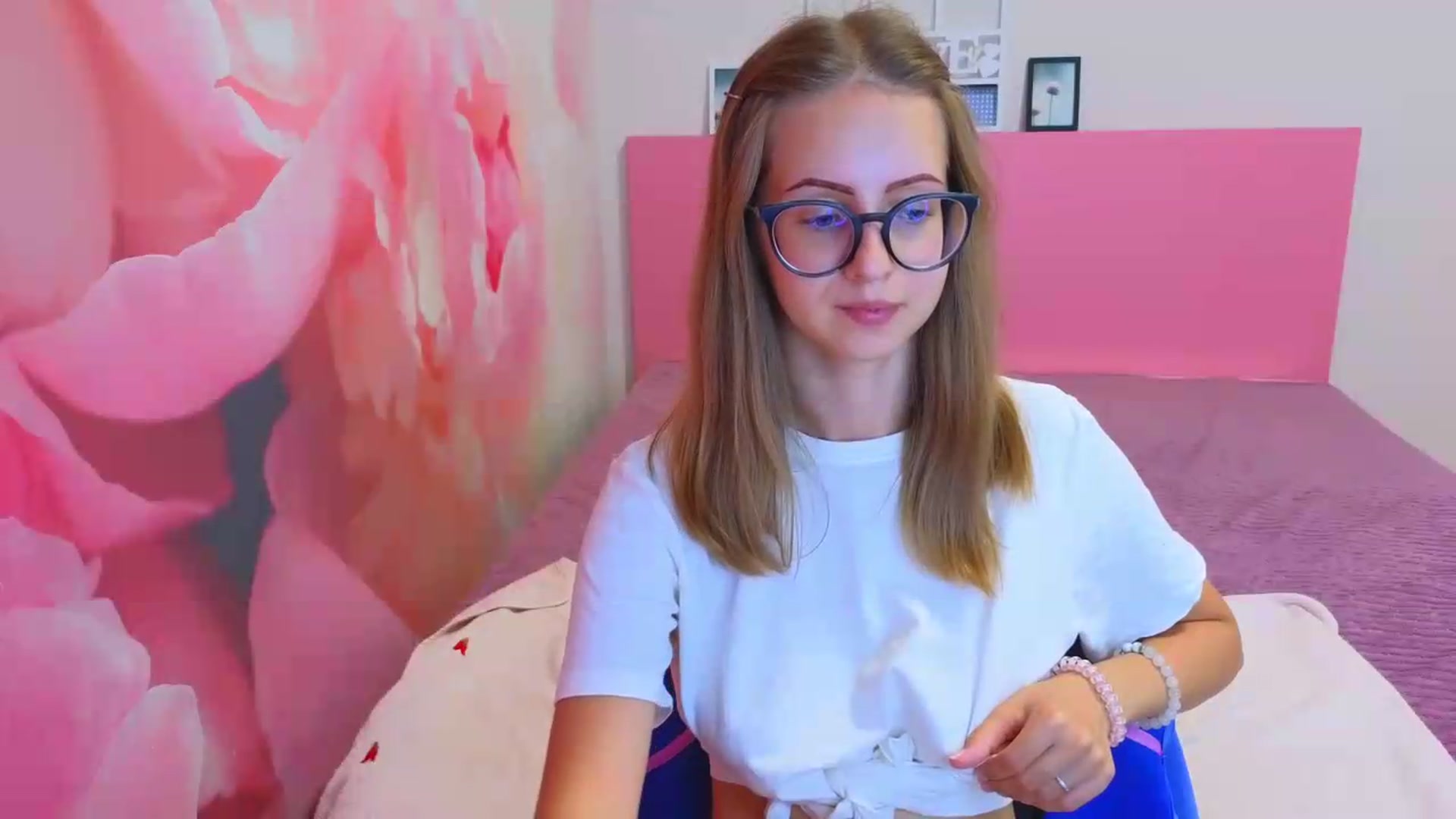 Gallery image thumbnail from Kristina_Adel's myfreecams stream on, 09/10/2026, 09:04 image 13 of 20