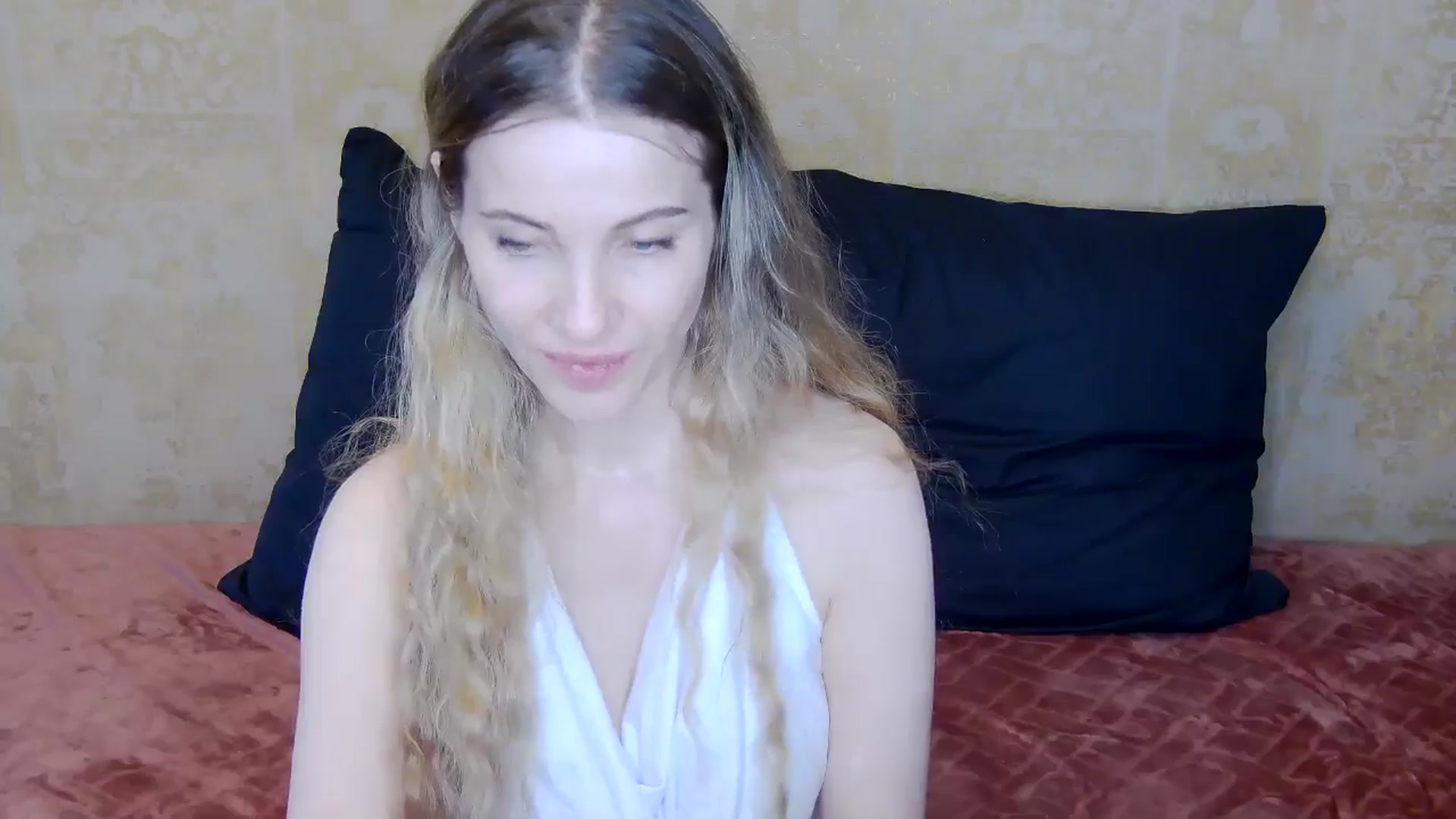 Gallery image thumbnail from Kristina_luv's myfreecams stream on, 03/31/2025, 06:28 image 19 of 20