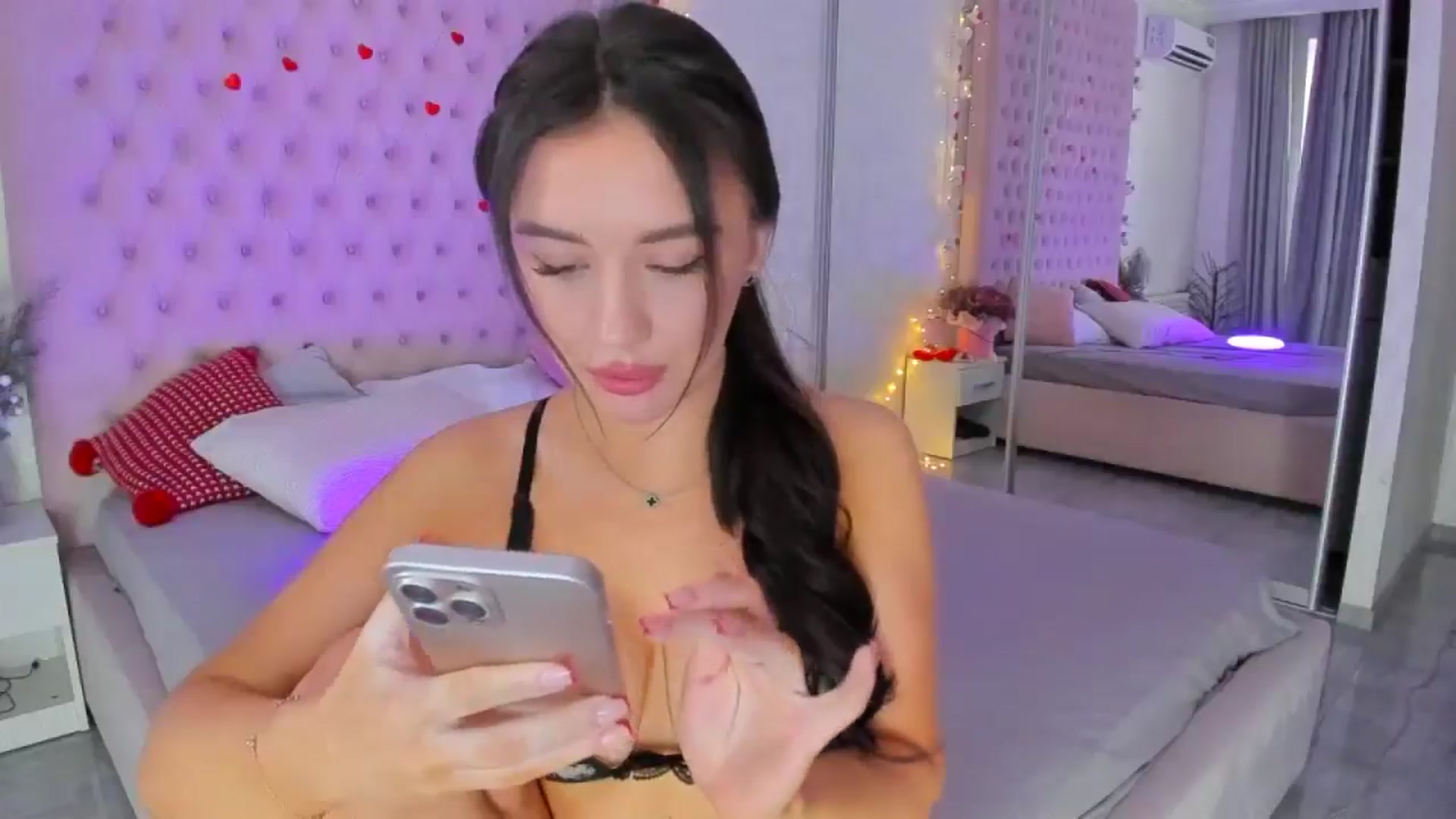 Gallery image thumbnail from Kristina_mm's myfreecams stream on, 03/13/2025, 05:47 image 6 of 20