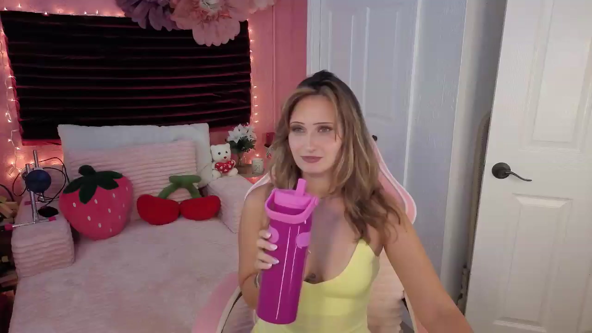 Gallery image thumbnail from KristineKayxo's myfreecams stream on, 06/23/2026, 19:19 image 19 of 20