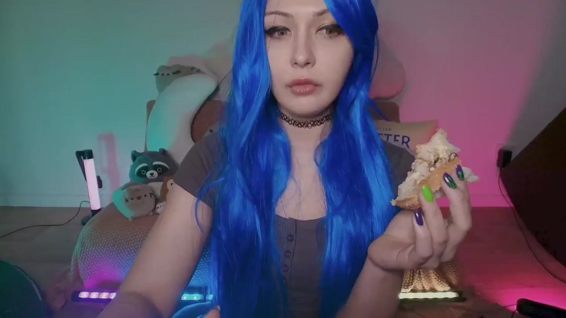 Gallery image thumbnail from Kristy6Kris's myfreecams stream on, 10/26/2025, 02:45 image 15 of 20