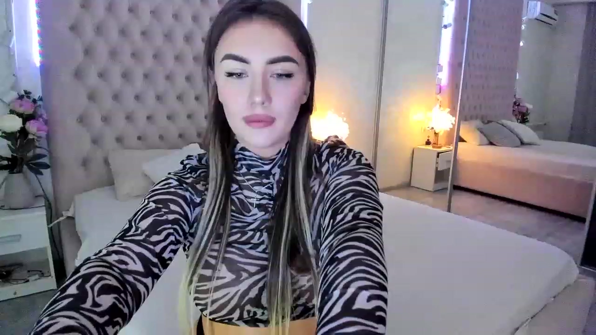 Gallery image thumbnail from KristyFox_'s myfreecams stream on, 01/01/2023, 18:48 image 4 of 20