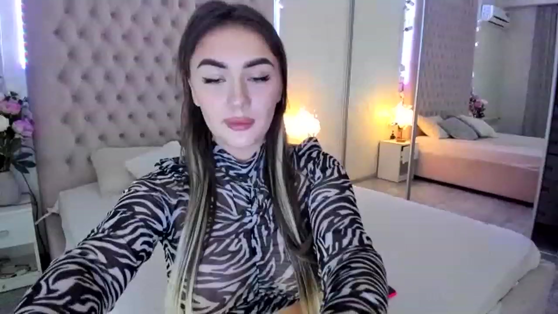 Gallery image thumbnail from KristyFox_'s myfreecams stream on, 01/01/2023, 19:27 image 5 of 20