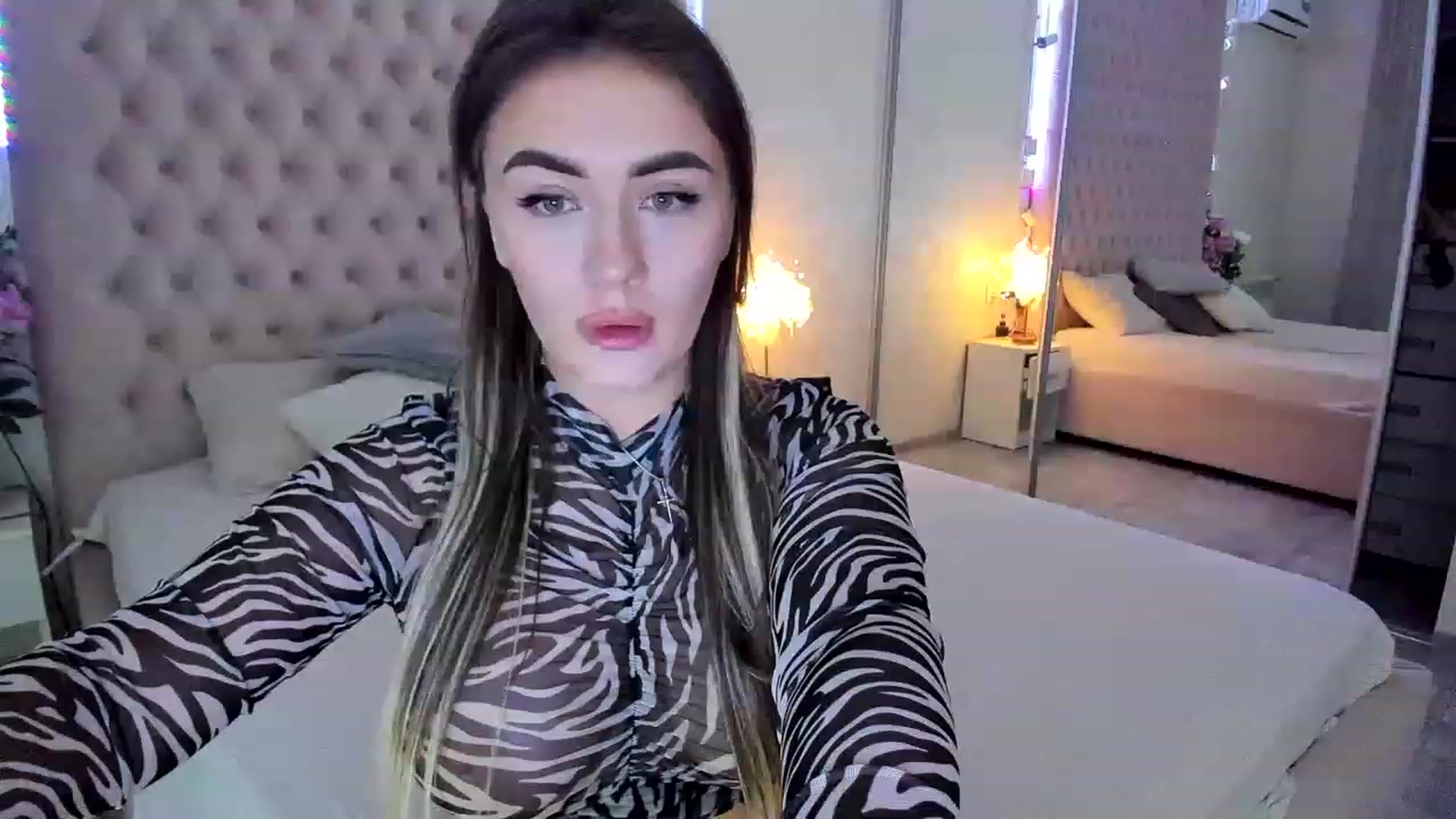 Gallery image thumbnail from KristyFox_'s myfreecams stream on, 01/01/2023, 20:32 image 13 of 20