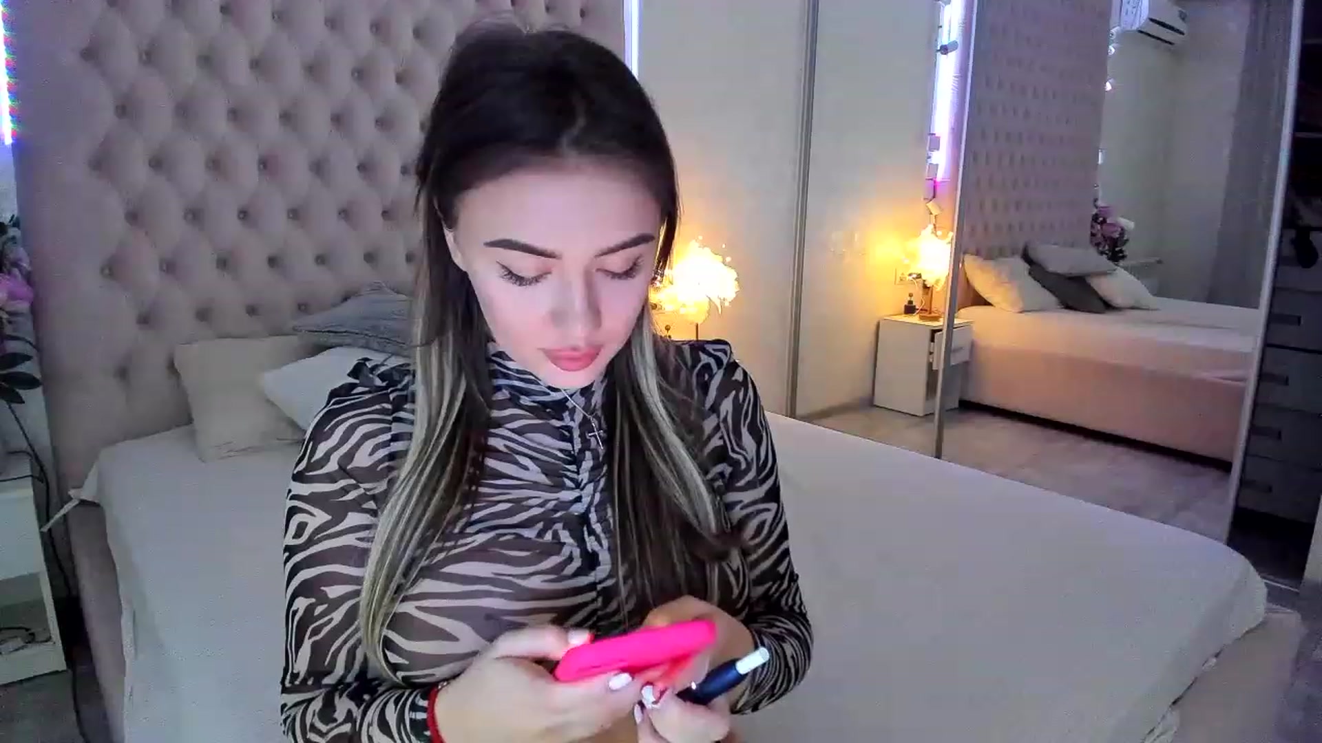 Gallery image thumbnail from KristyFox_'s myfreecams stream on, 01/01/2023, 20:32 image 7 of 20