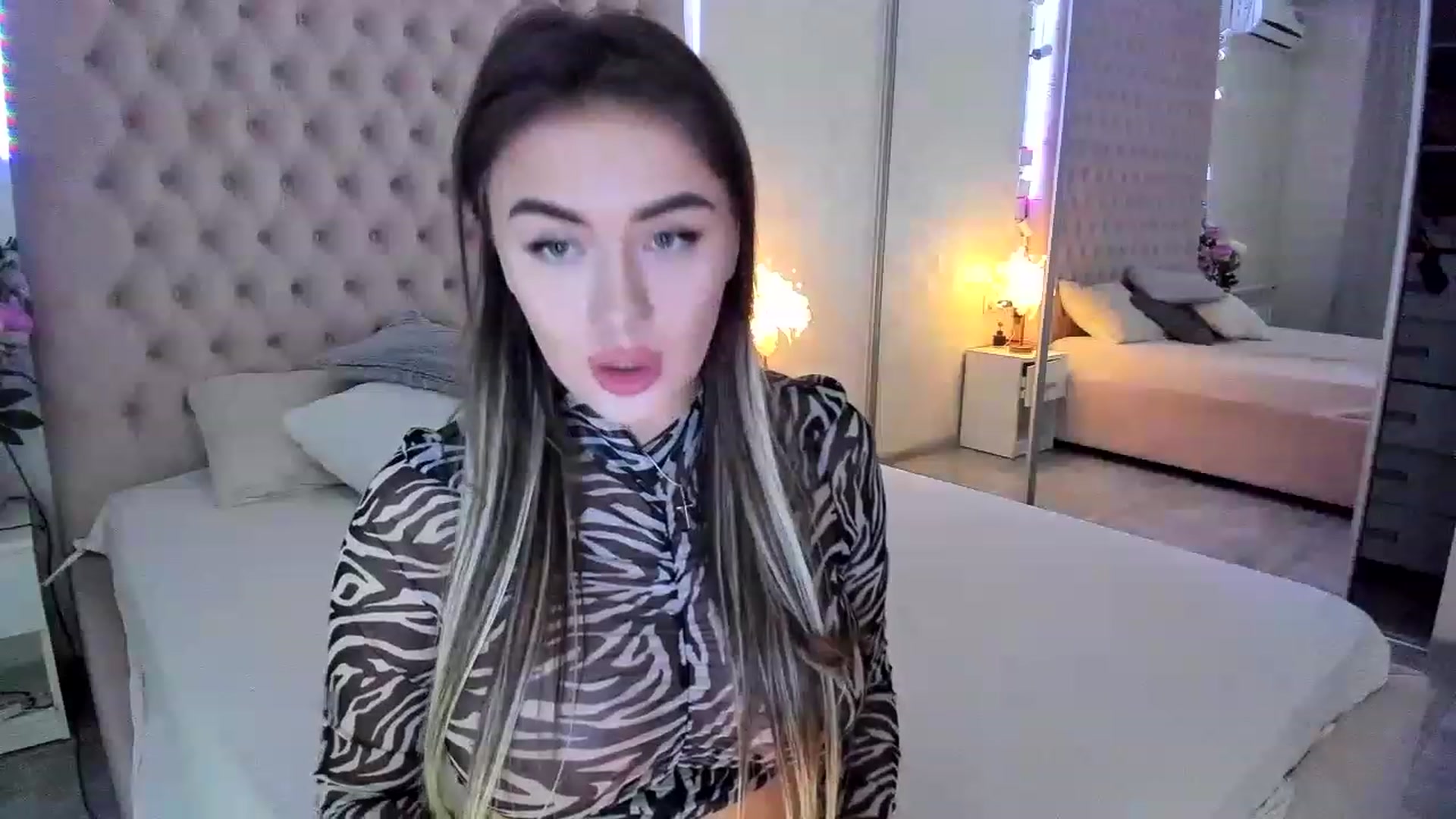 Gallery image thumbnail from KristyFox_'s myfreecams stream on, 01/01/2023, 20:32 image 17 of 20