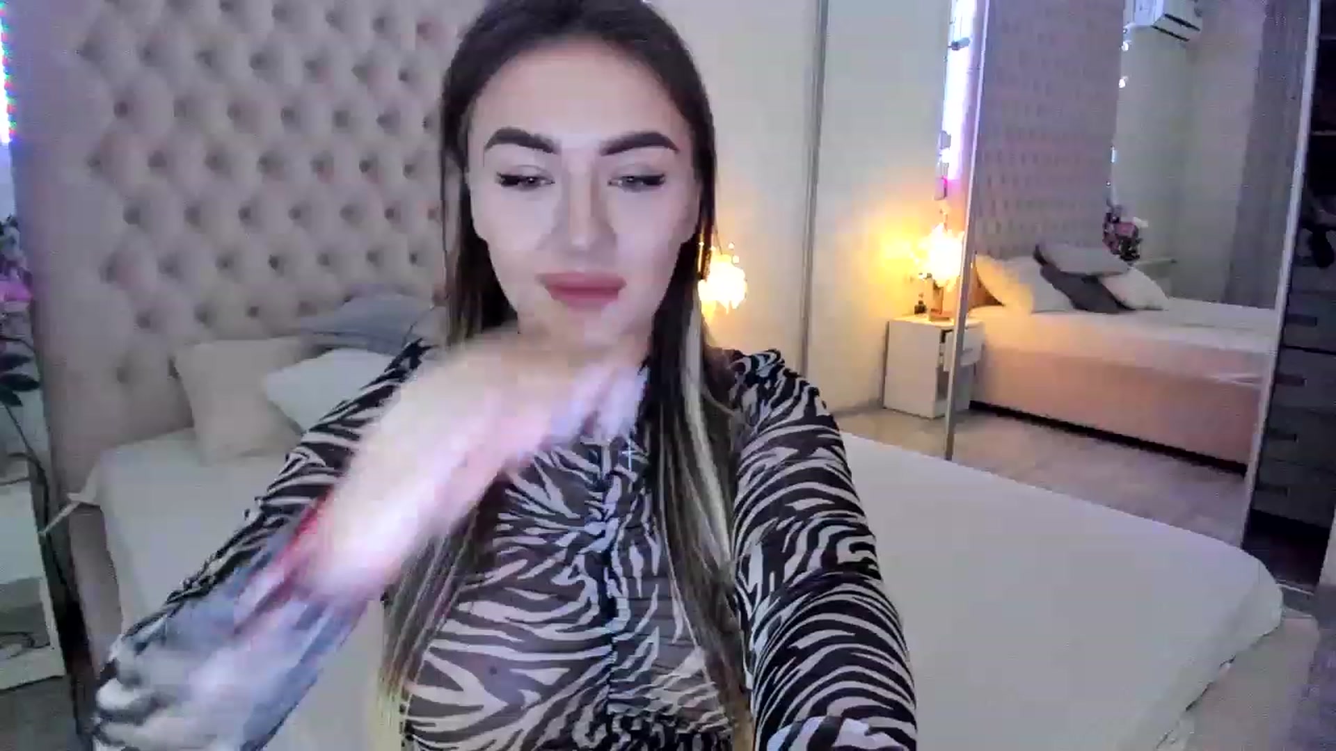 Gallery image thumbnail from KristyFox_'s myfreecams stream on, 01/01/2023, 20:32 image 6 of 20