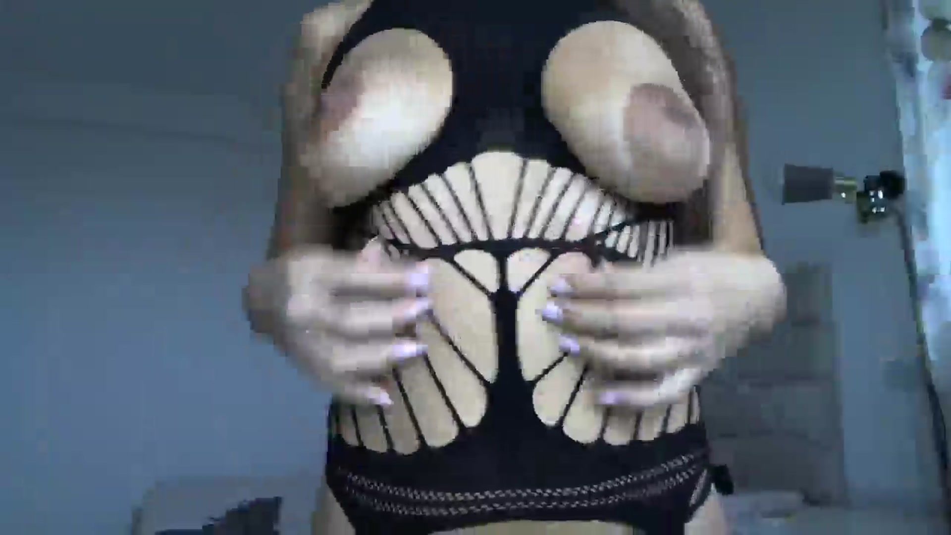 Gallery image thumbnail from Krys_'s myfreecams stream on, 11/10/2025, 09:41 image 2 of 20