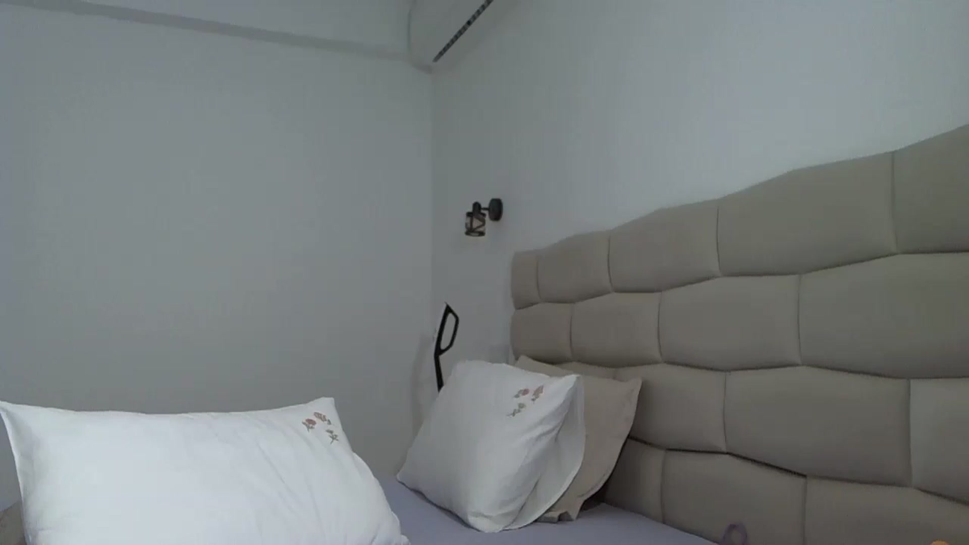 Gallery image thumbnail from Krys_'s myfreecams stream on, 01/03/2026, 13:38 image 19 of 20