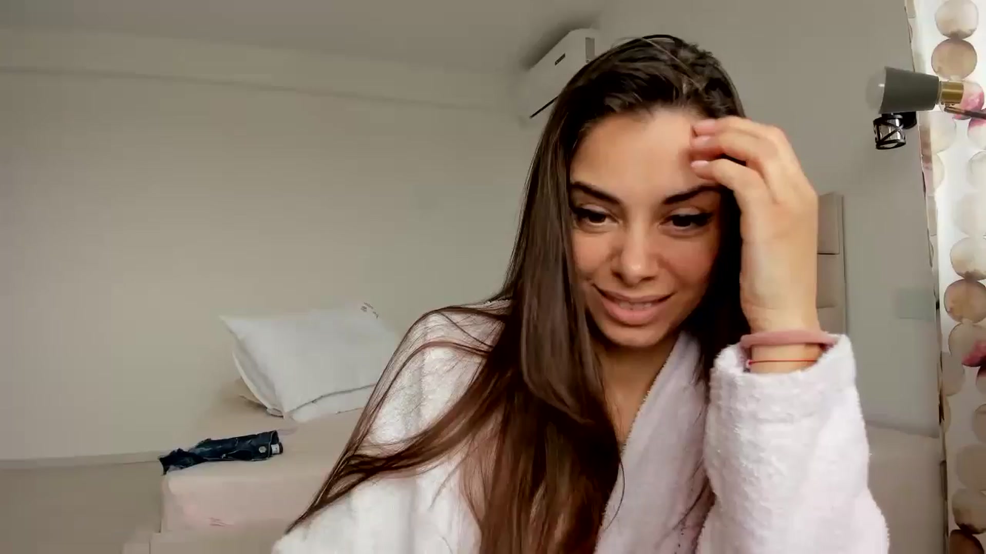 Gallery image thumbnail from Krys_'s myfreecams stream on, 03/23/2026, 10:17 image 4 of 20