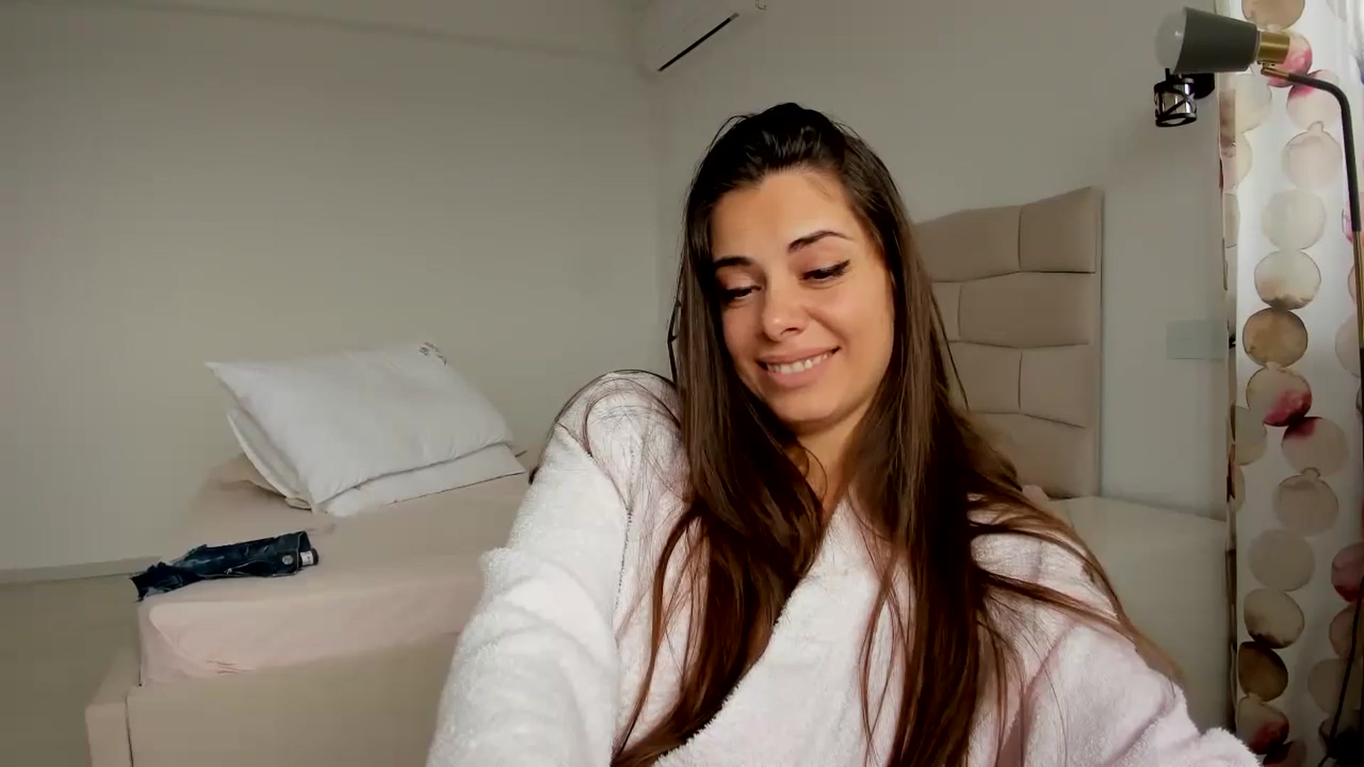 Gallery image thumbnail from Krys_'s myfreecams stream on, 03/23/2026, 10:17 image 19 of 20