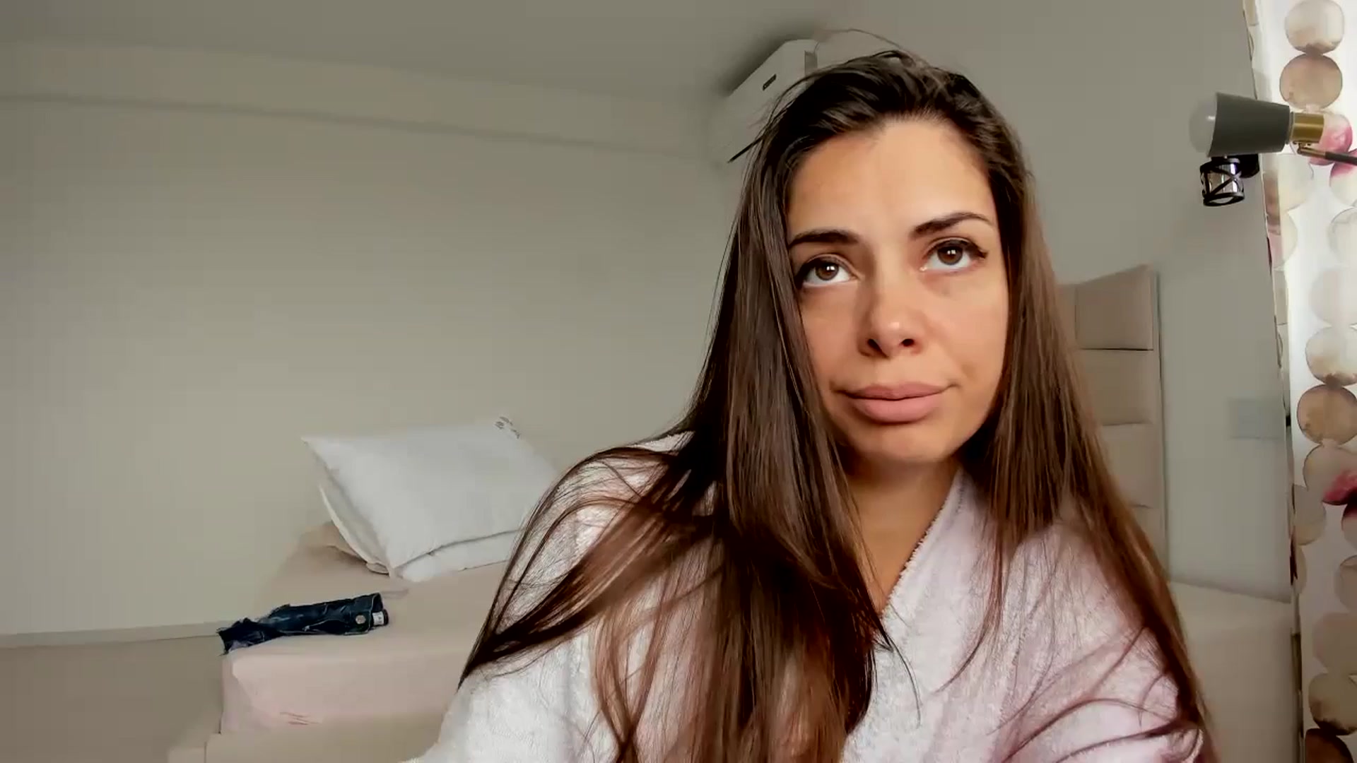 Gallery image thumbnail from Krys_'s myfreecams stream on, 03/23/2026, 10:17 image 3 of 20