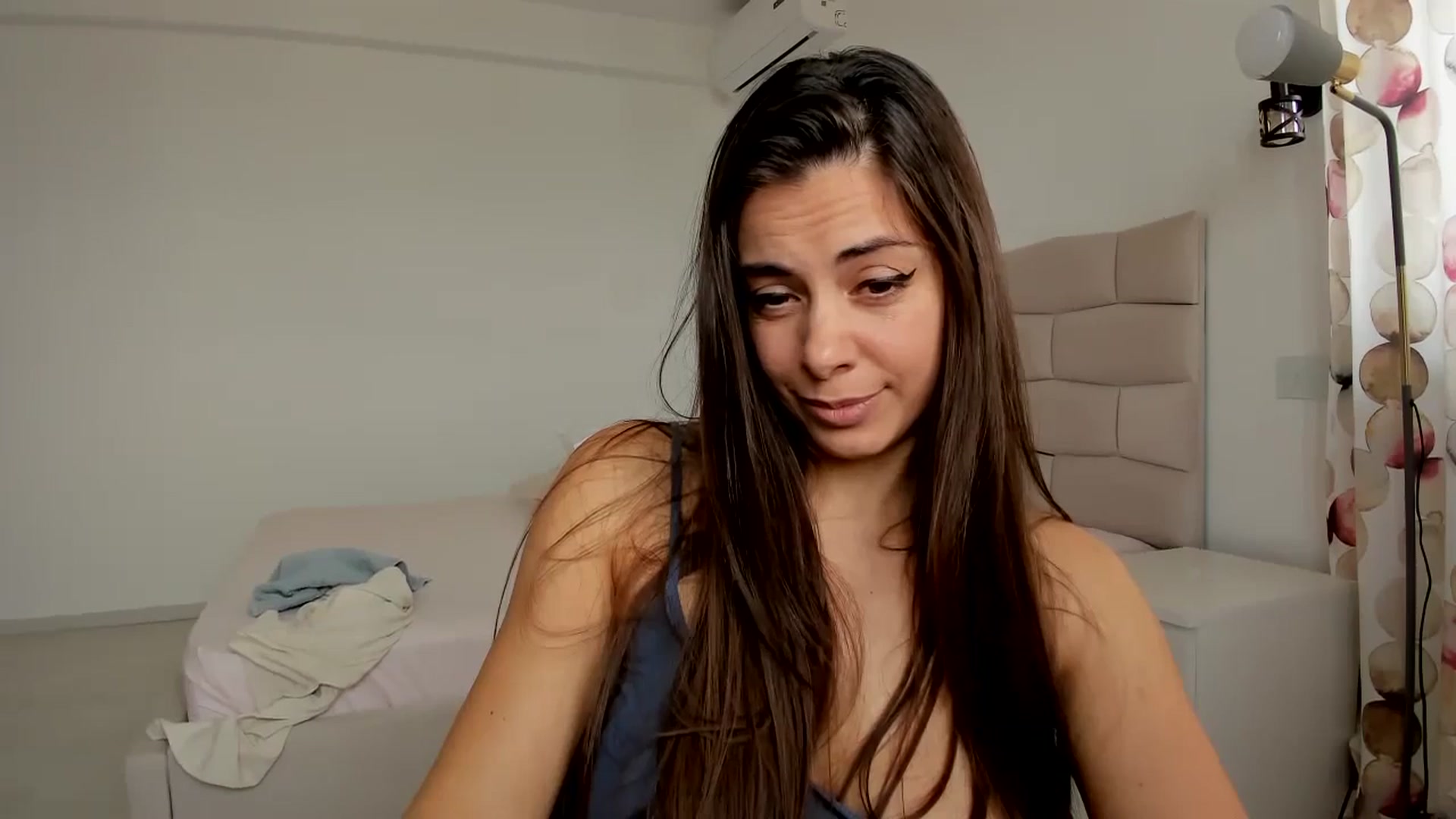 Gallery image thumbnail from Krys_'s myfreecams stream on, 03/27/2026, 09:33 image 13 of 20