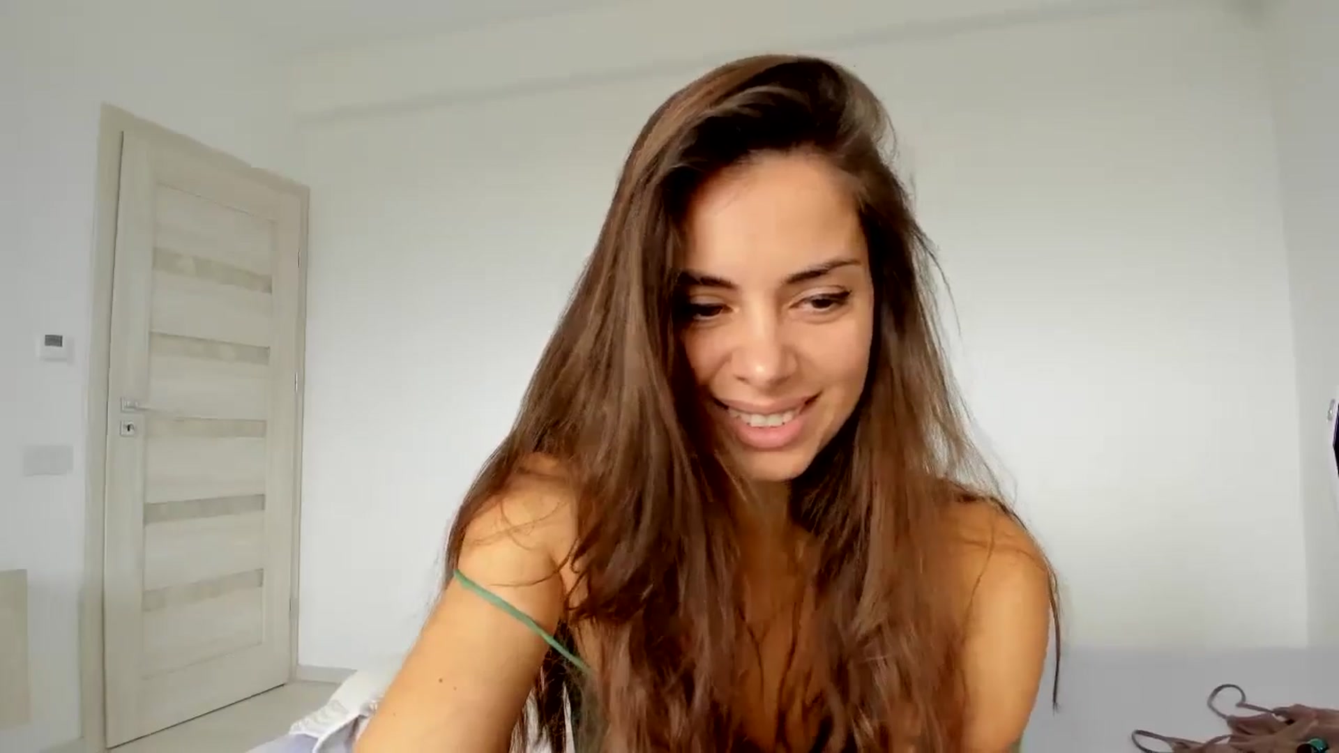 Gallery image thumbnail from Krys_'s myfreecams stream on, 03/30/2026, 08:41 image 16 of 20