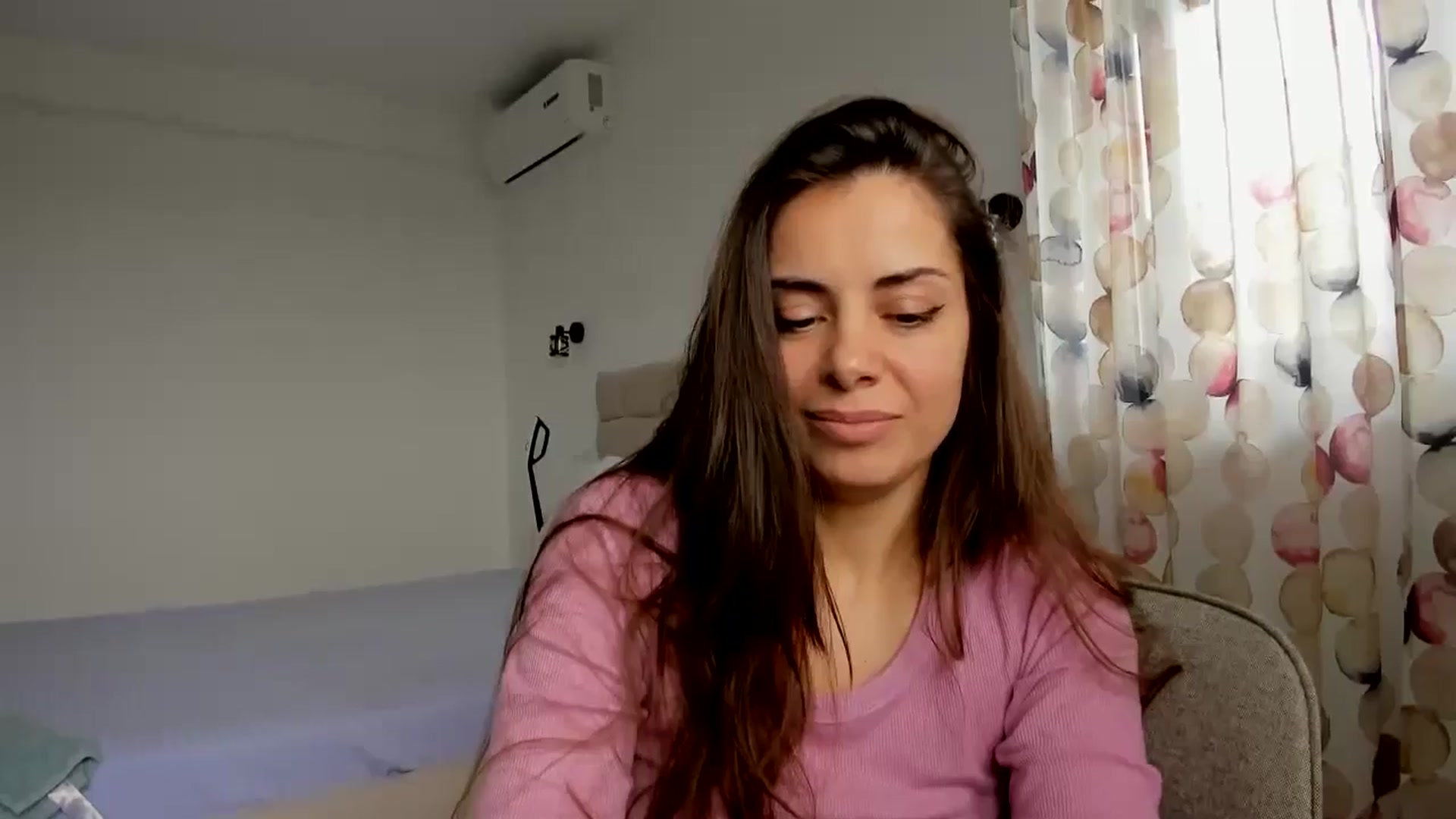 Gallery image thumbnail from Krys_'s myfreecams stream on, 03/31/2026, 09:27 image 5 of 20