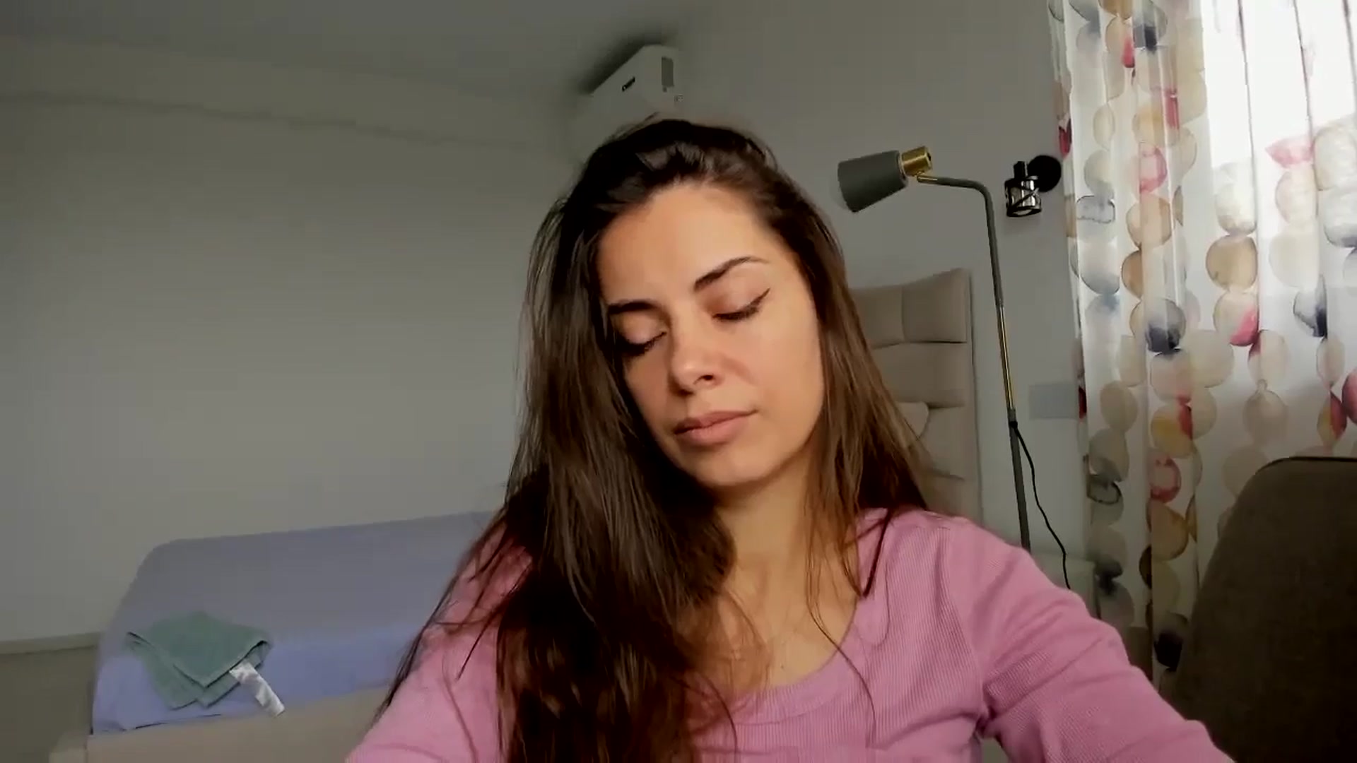 Gallery image thumbnail from Krys_'s myfreecams stream on, 03/31/2026, 09:27 image 3 of 20