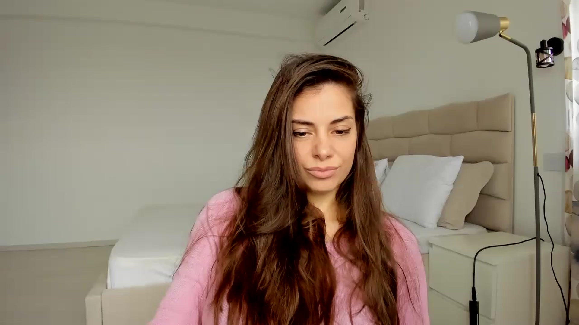 Gallery image thumbnail from Krys_'s myfreecams stream on, 04/02/2026, 08:47 image 16 of 20