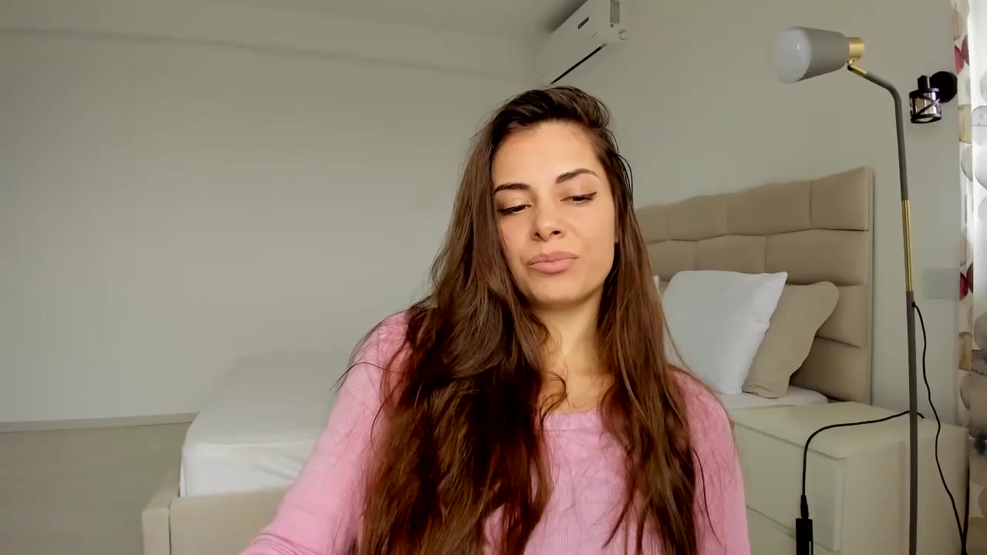 Gallery image thumbnail from Krys_'s myfreecams stream on, 04/02/2026, 08:47 image 14 of 20