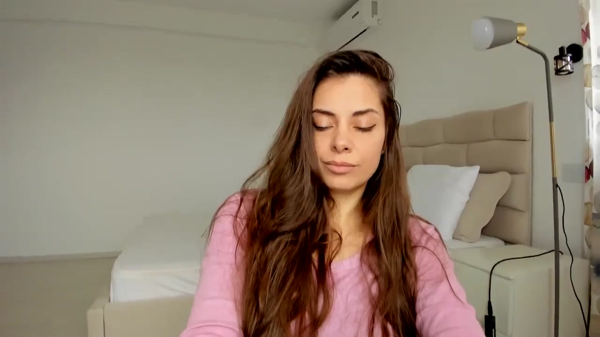 Gallery image thumbnail from Krys_'s myfreecams stream on, 04/02/2026, 08:47 image 13 of 20