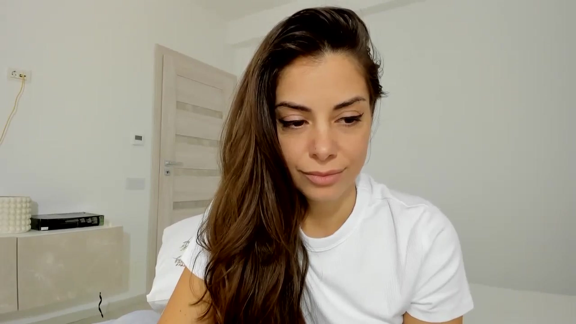 Gallery image thumbnail from Krys_'s myfreecams stream on, 04/03/2026, 08:46 image 3 of 20