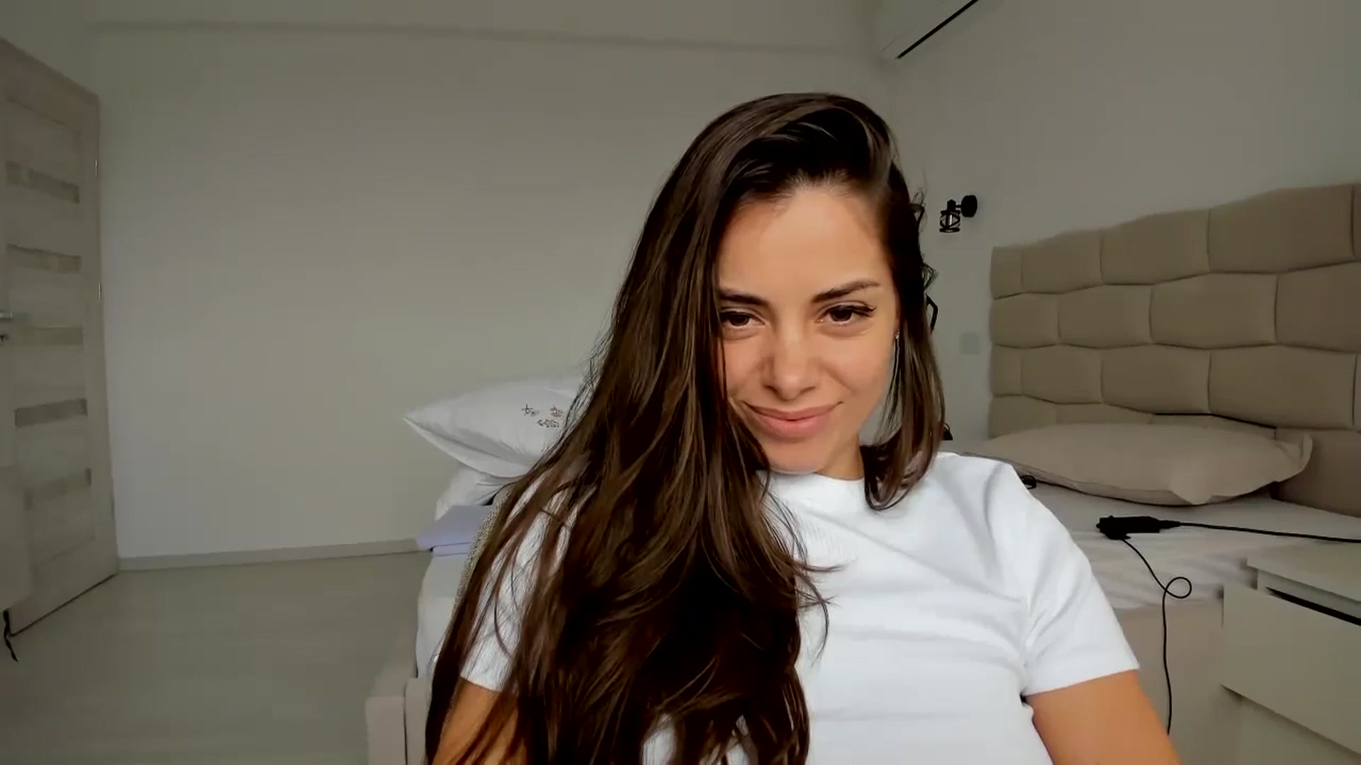 Gallery image thumbnail from Krys_'s myfreecams stream on, 04/03/2026, 08:46 image 8 of 20