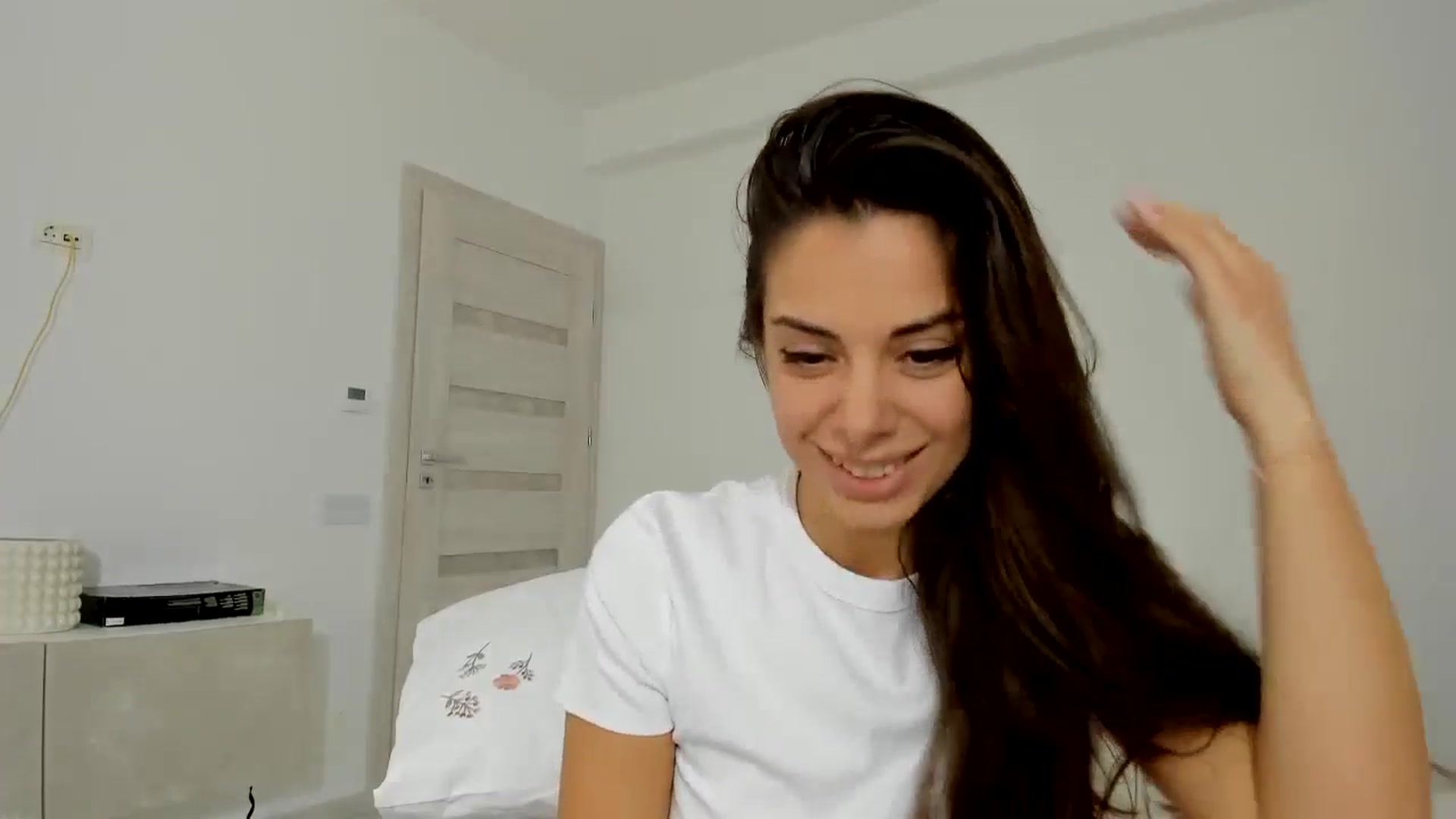 Gallery image thumbnail from Krys_'s myfreecams stream on, 04/03/2026, 08:46 image 2 of 20