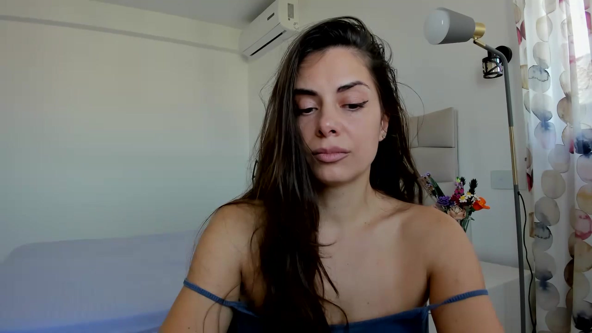 Gallery image thumbnail from Krys_'s myfreecams stream on, 04/16/2026, 08:33 image 10 of 20