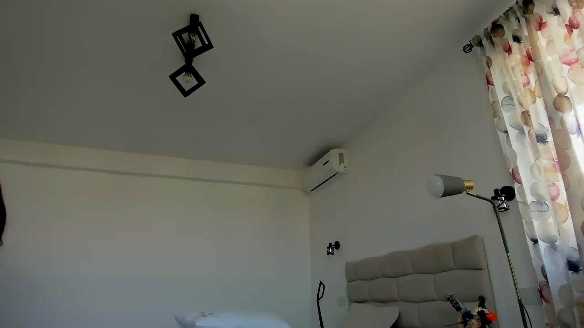 Gallery image thumbnail from Krys_'s myfreecams stream on, 04/20/2026, 06:54 image 1 of 20
