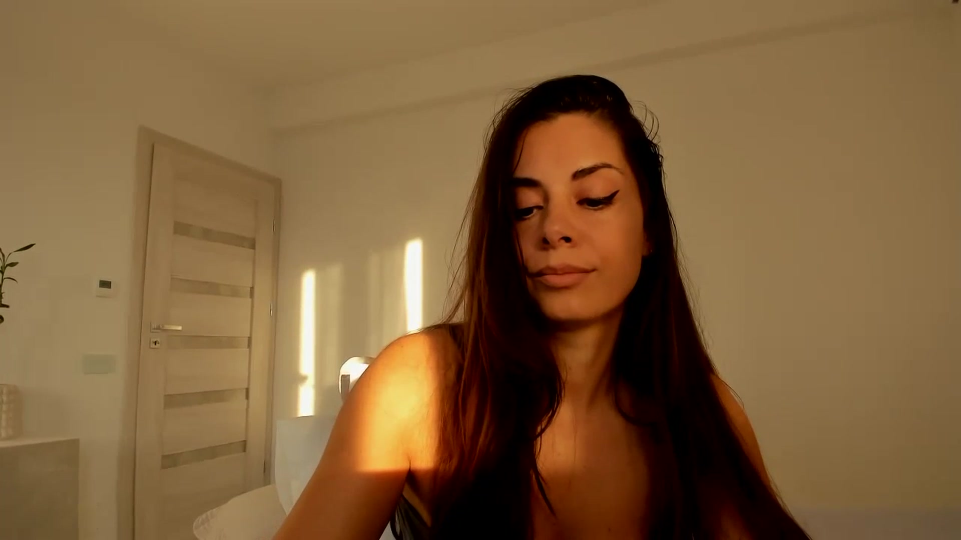 Gallery image thumbnail from Krys_'s myfreecams stream on, 04/25/2026, 17:52 image 3 of 20