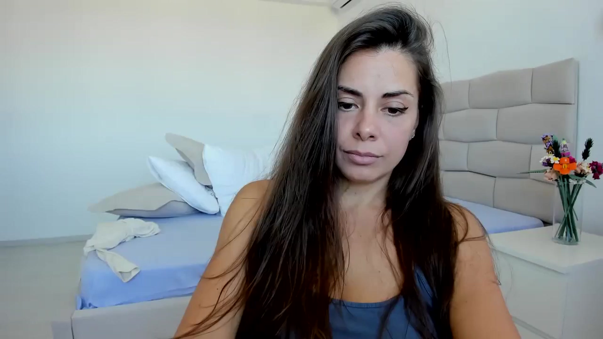 Gallery image thumbnail from Krys_'s myfreecams stream on, 04/26/2026, 09:23 image 8 of 20