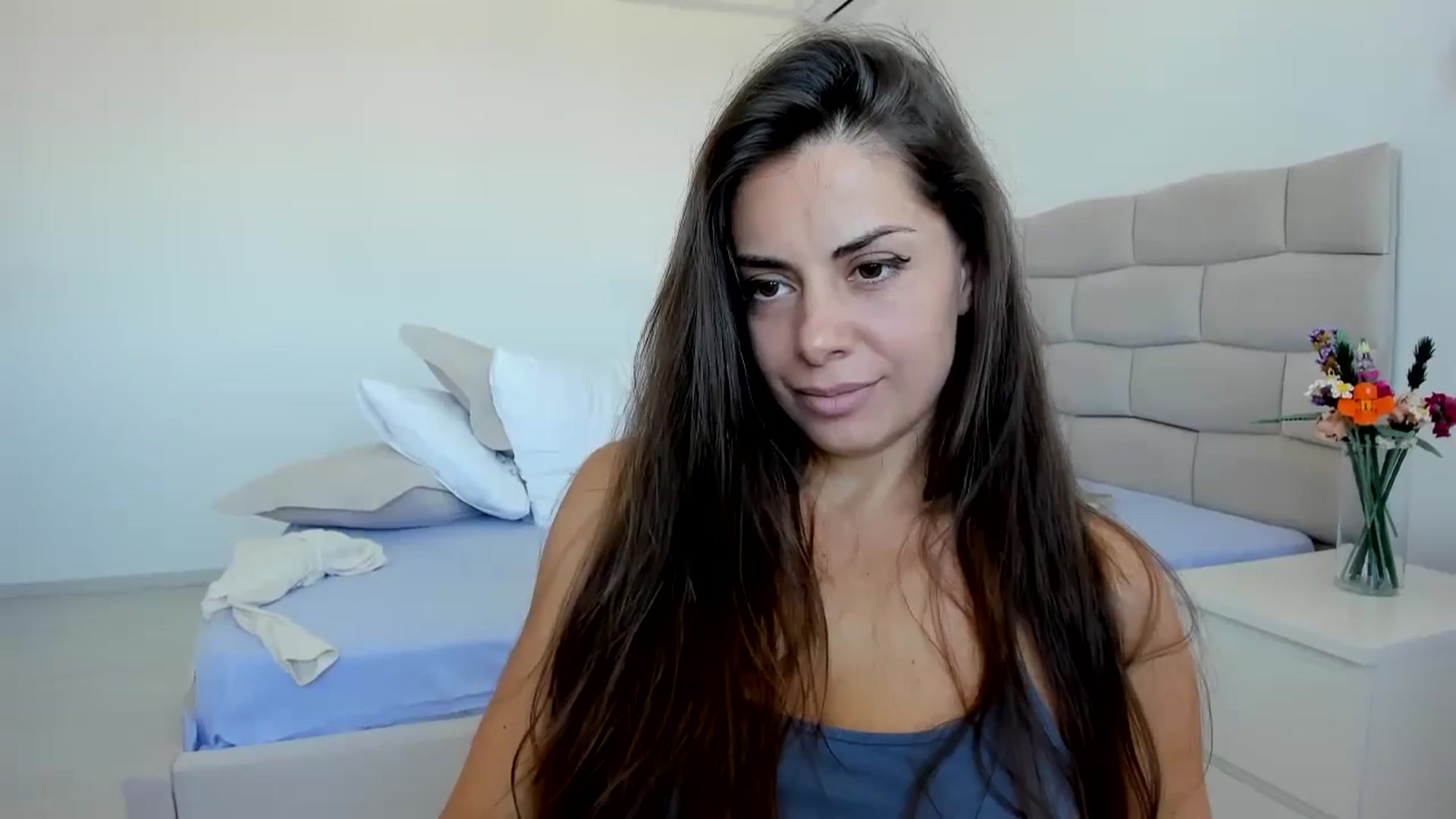Gallery image thumbnail from Krys_'s myfreecams stream on, 04/26/2026, 09:23 image 9 of 20