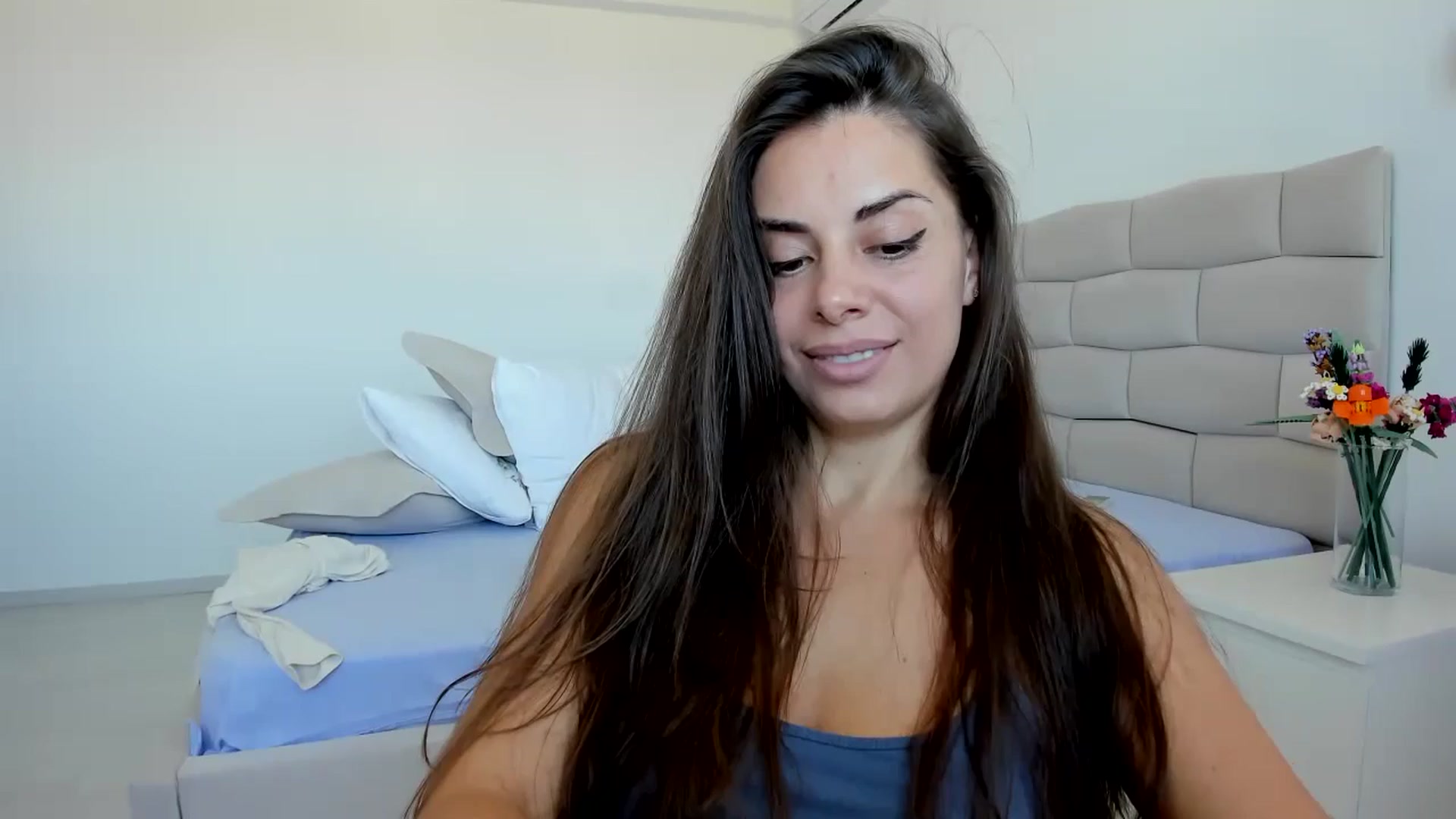 Gallery image thumbnail from Krys_'s myfreecams stream on, 04/26/2026, 09:23 image 1 of 20